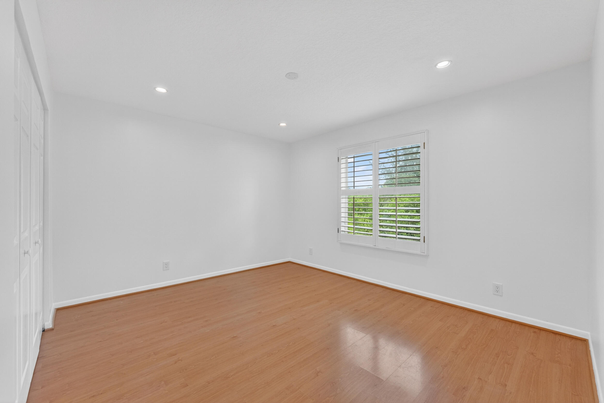 Embassy Lakes - Residential