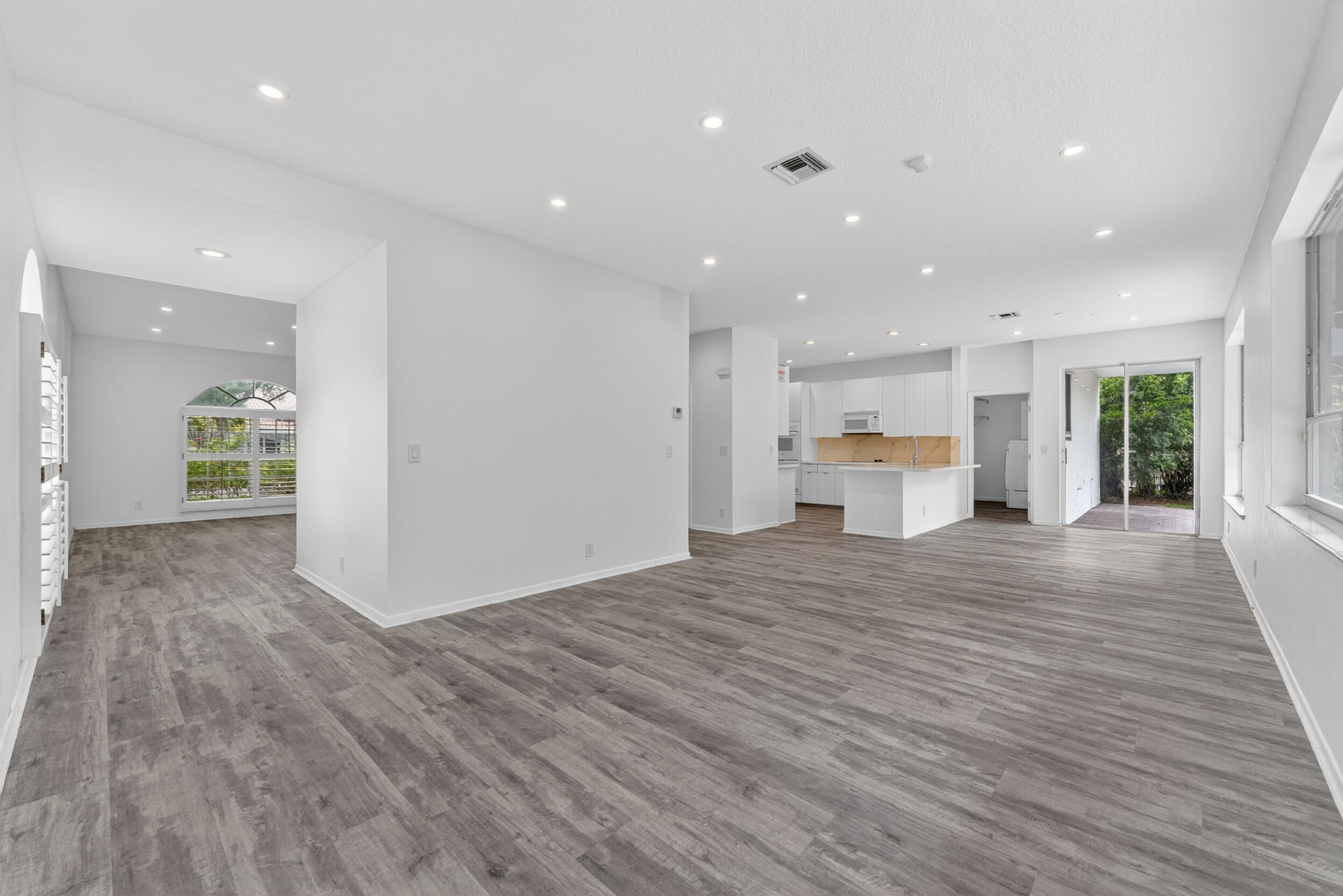 Embassy Lakes - Residential