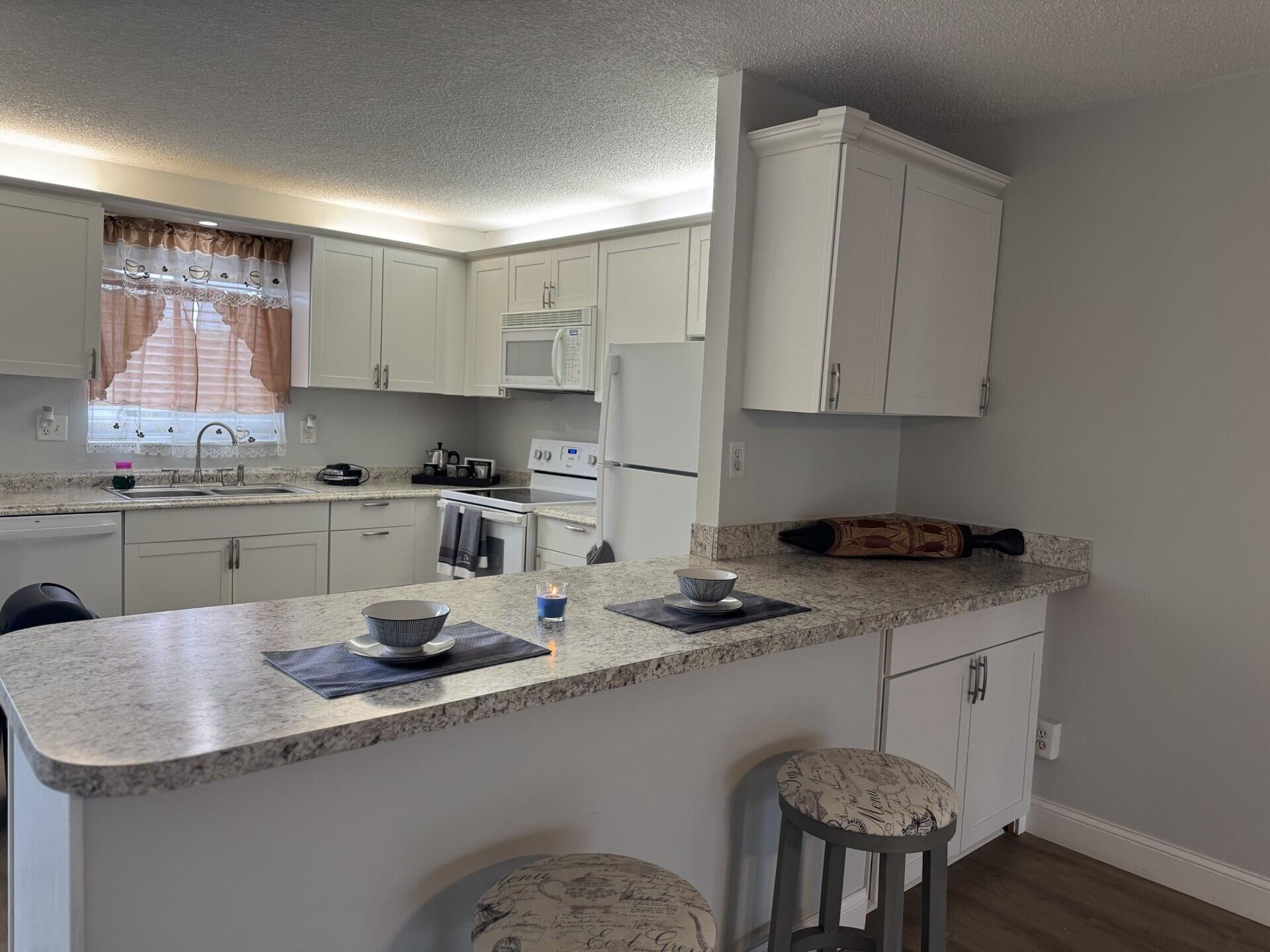 BEACON 21 CONDO - Residential Lease