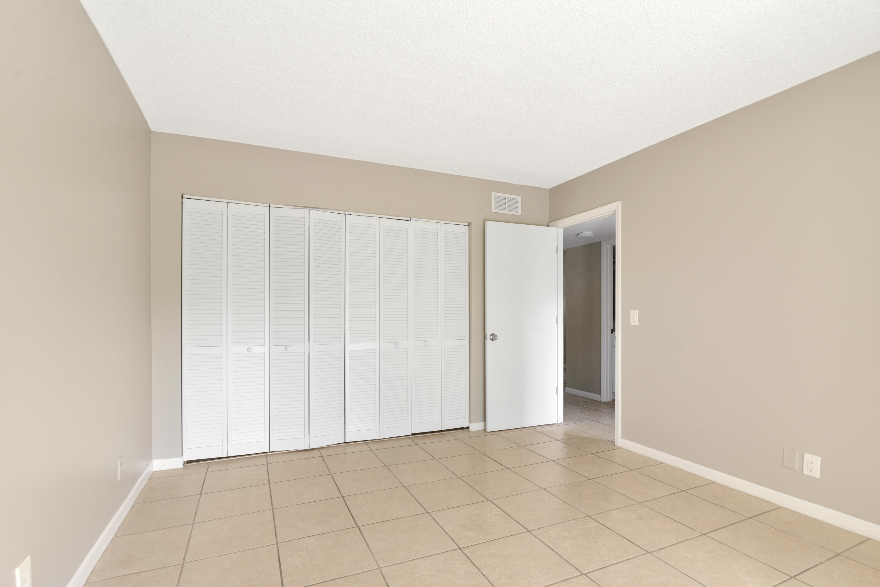 LAKEVIEW GARDENS CONDO - Residential Lease