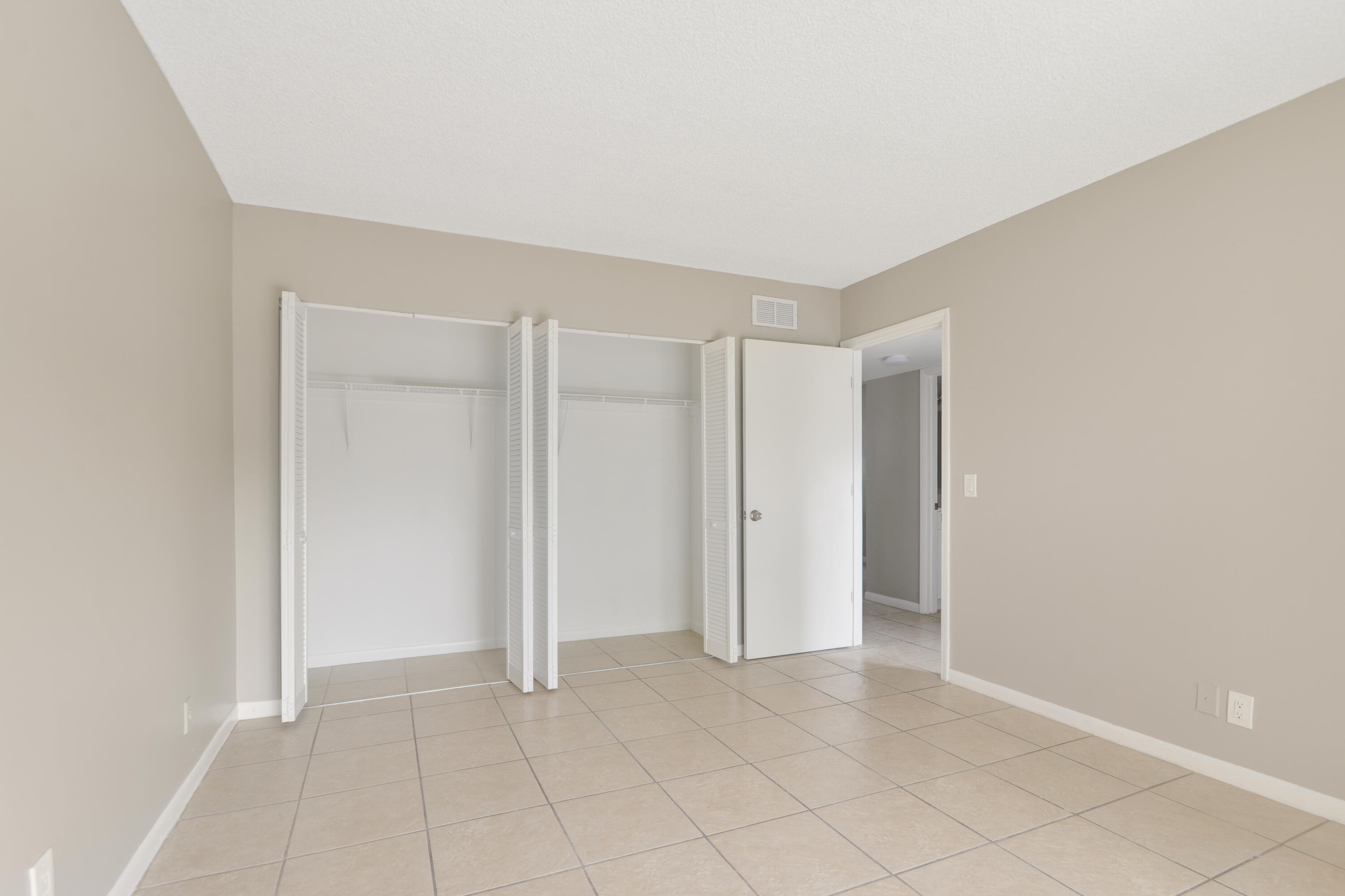 LAKEVIEW GARDENS CONDO - Residential Lease