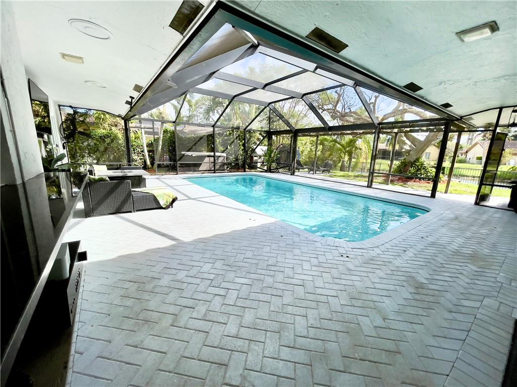 SHADOW WOOD - Residential