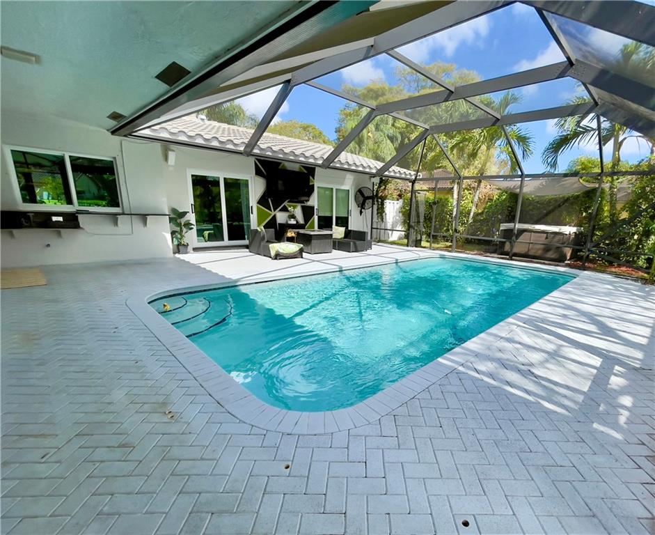 SHADOW WOOD - Residential