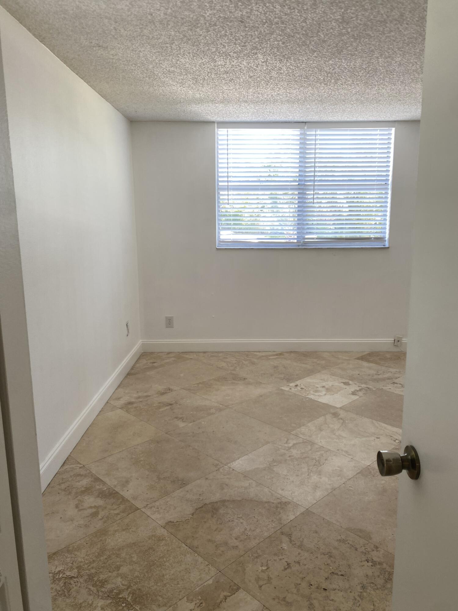 SOMERSET AT LAUDERDALE LAKES - Residential