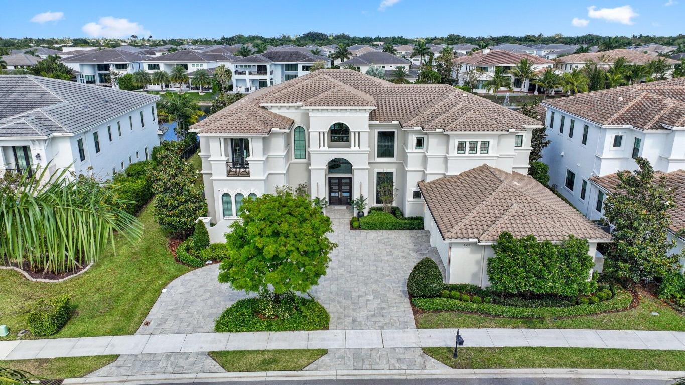ROYAL PALM POLO - Residential