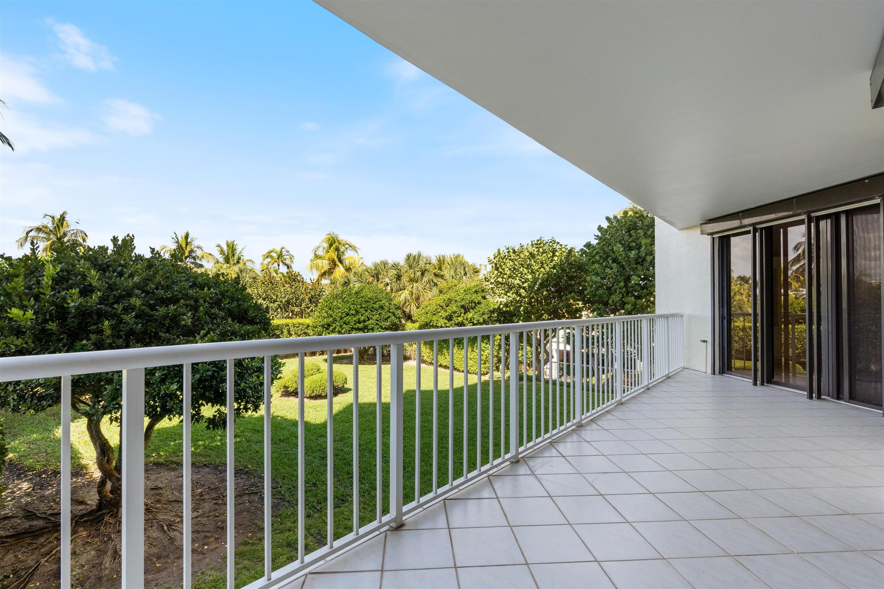TWENTY SEVEN SEVENTY SOUTH OCEAN BOULEVARD COND DE - Residential