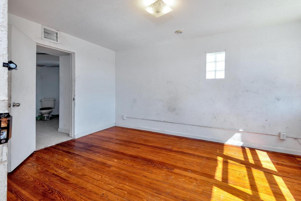LAKE WORTH TOWN OF - Residential Lease