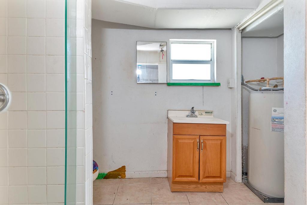 LAKE WORTH TOWN OF - Residential Lease