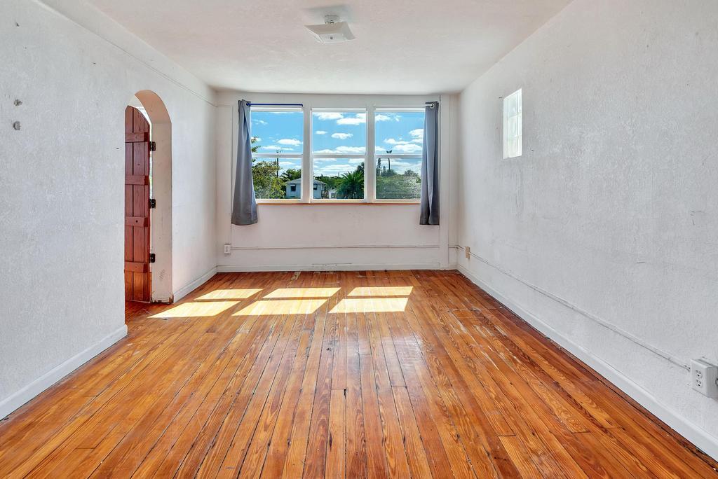 LAKE WORTH TOWN OF - Residential Lease