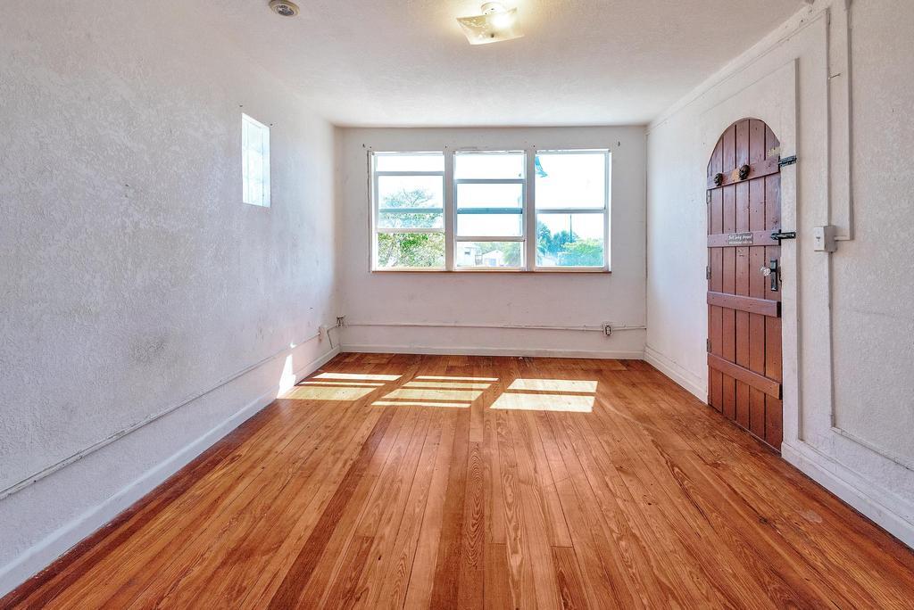LAKE WORTH TOWN OF - Residential Lease
