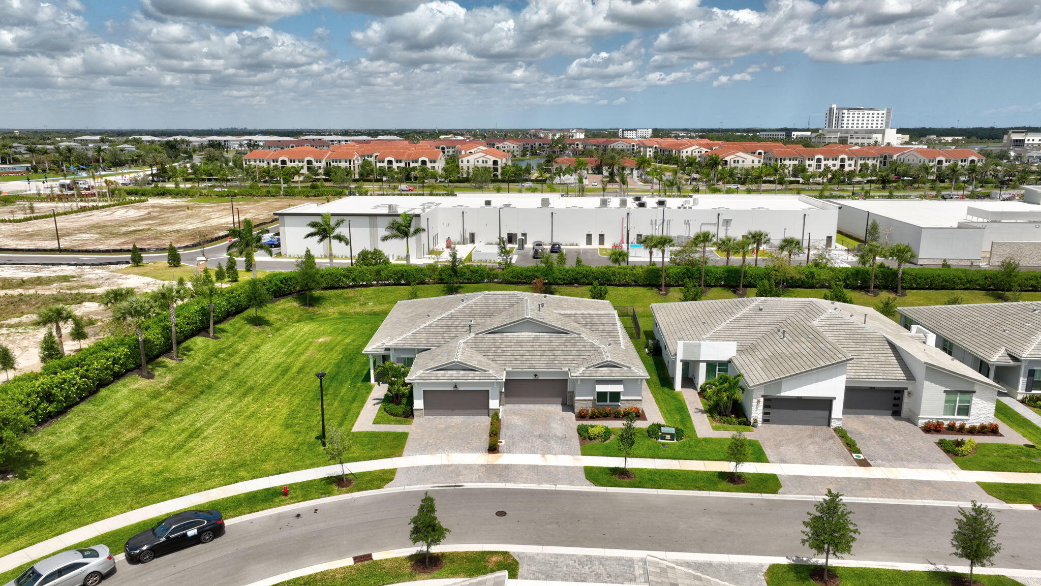 TELARO AT SOUTHERN GROVE - Residential