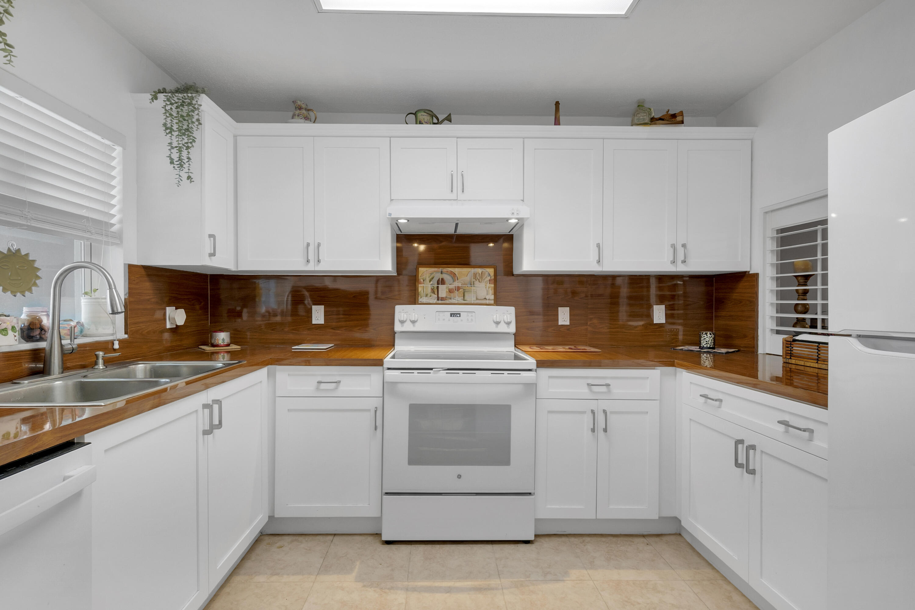 LIVE OAK CONDO SIX - Residential
