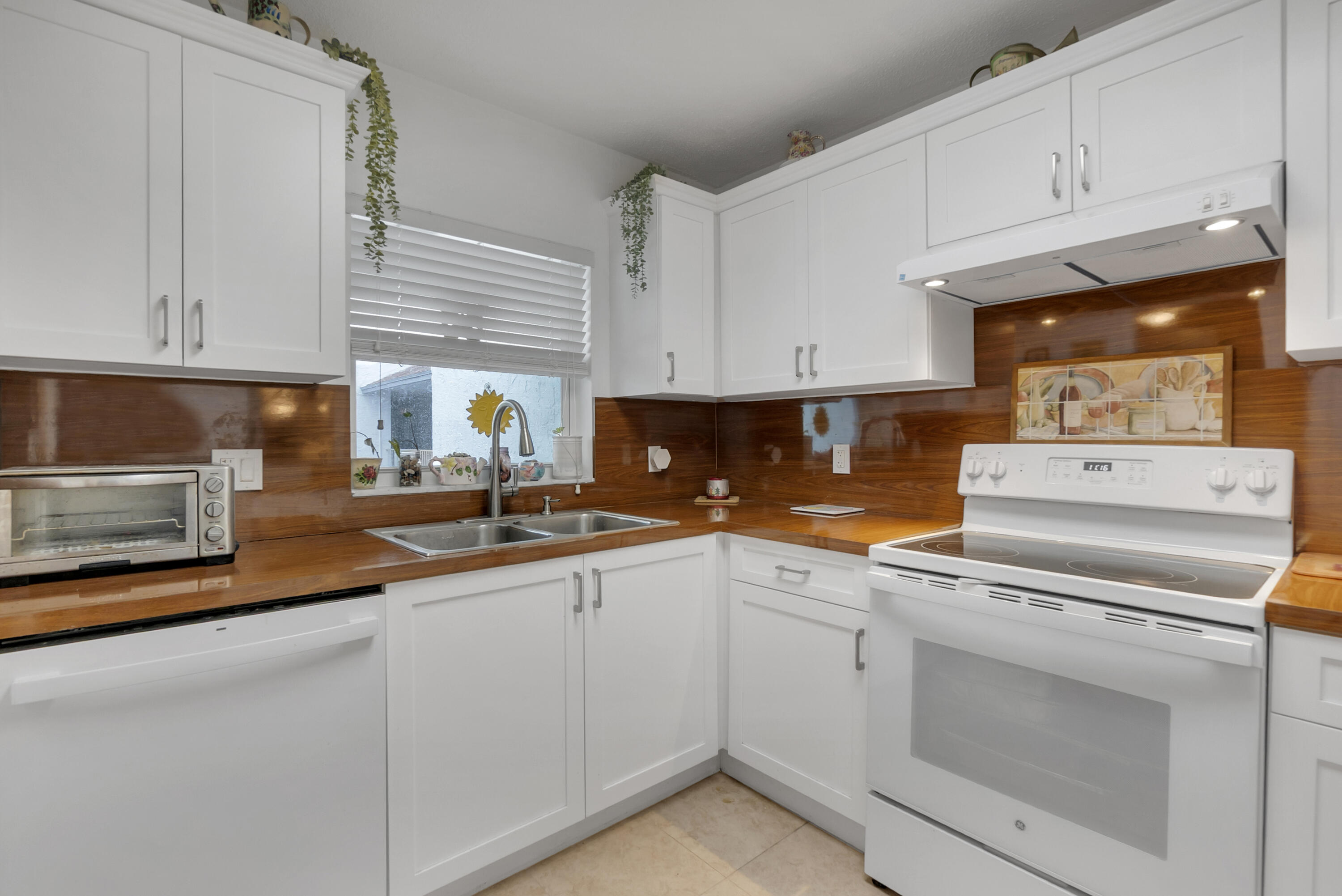 LIVE OAK CONDO SIX - Residential