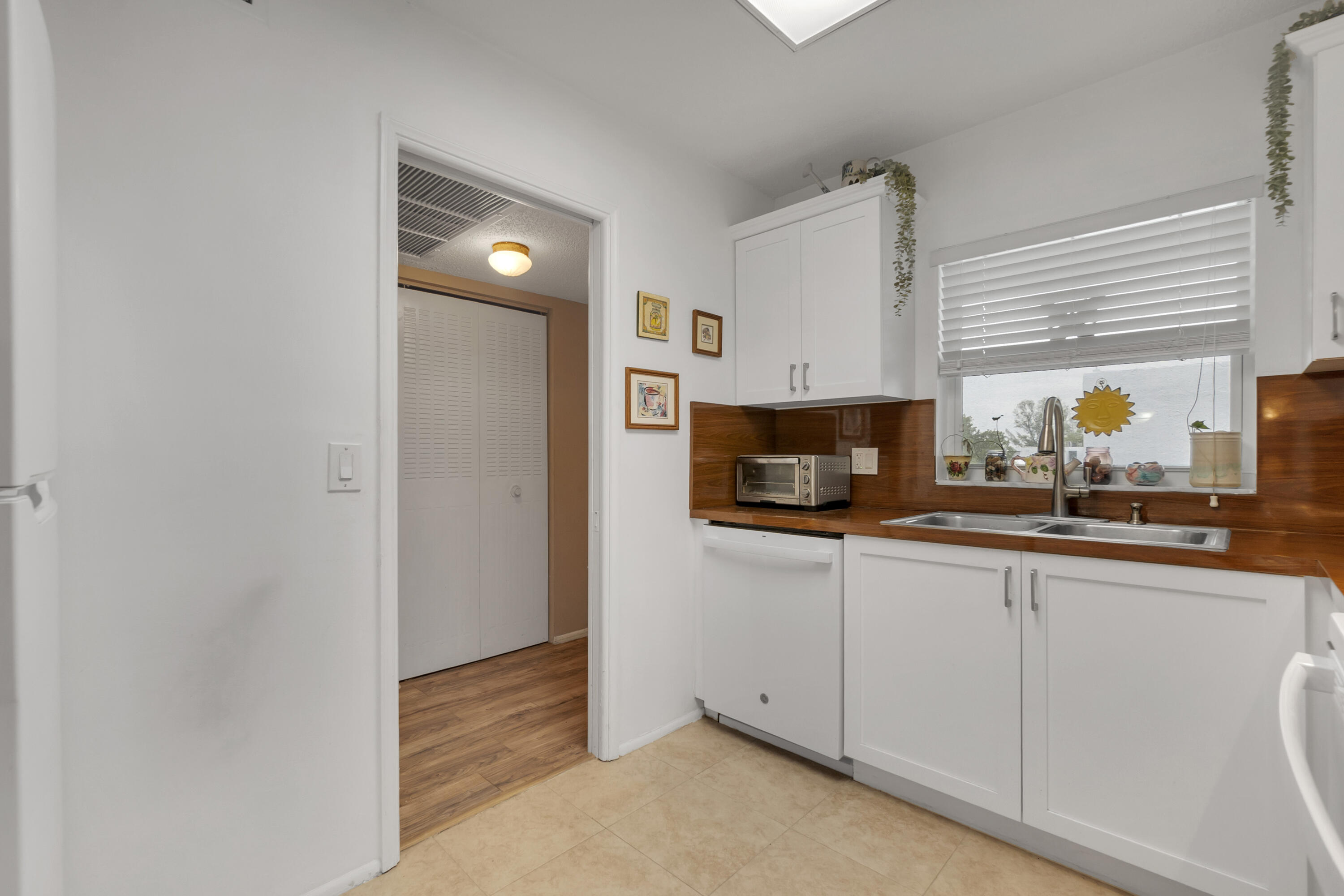 LIVE OAK CONDO SIX - Residential
