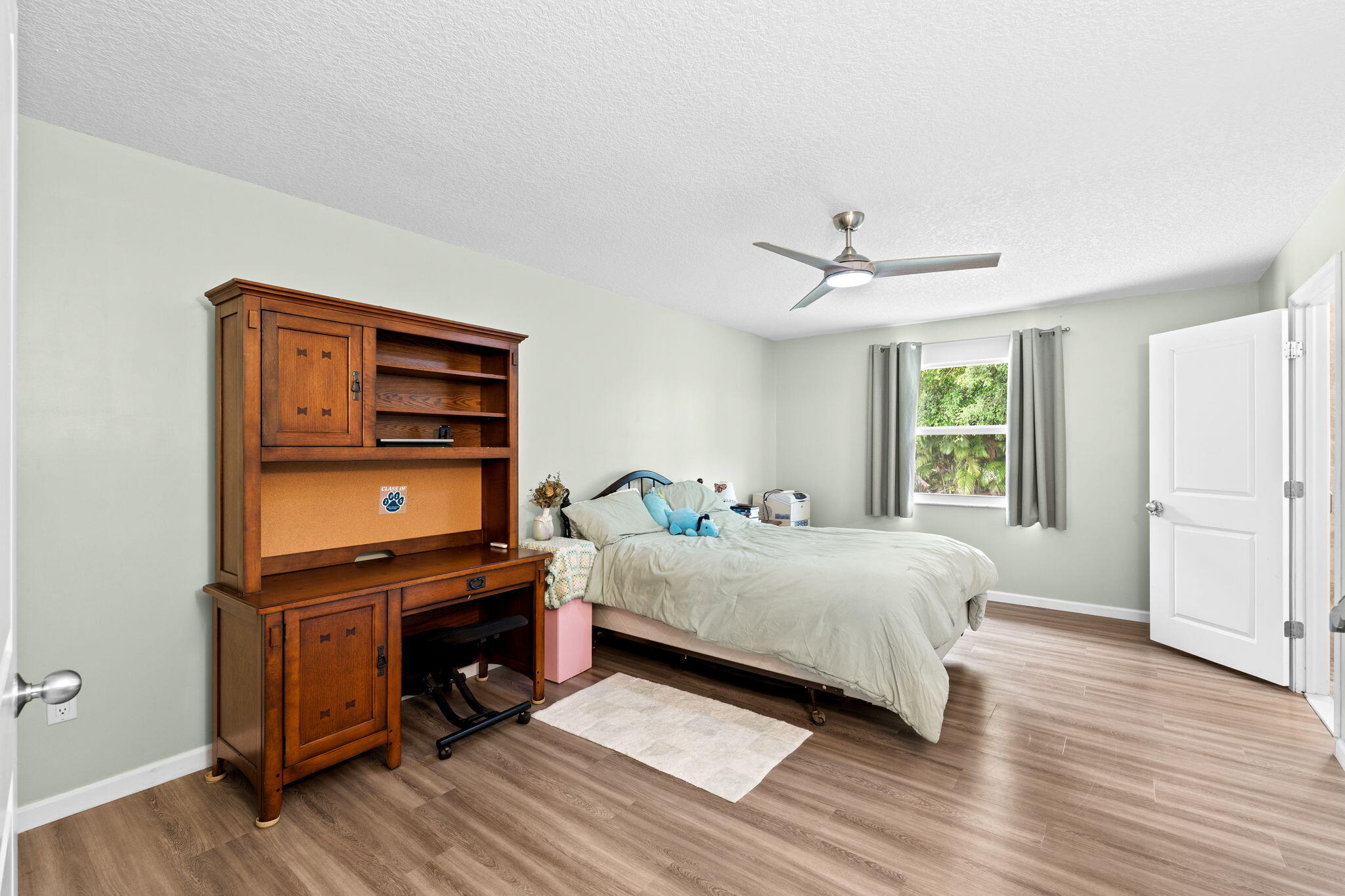 WHISPERING OAKS - Residential
