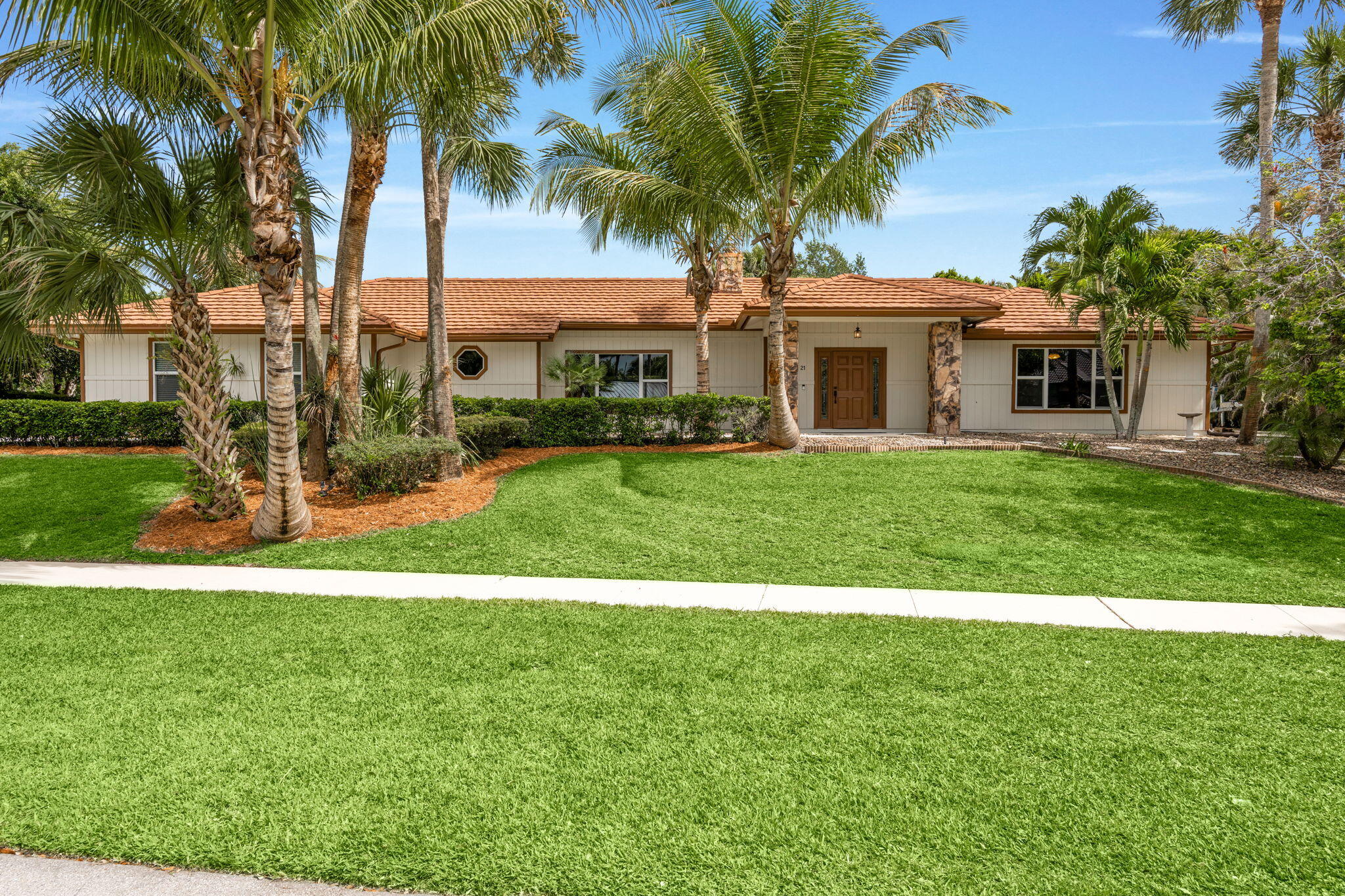 WHISPERING OAKS - Residential