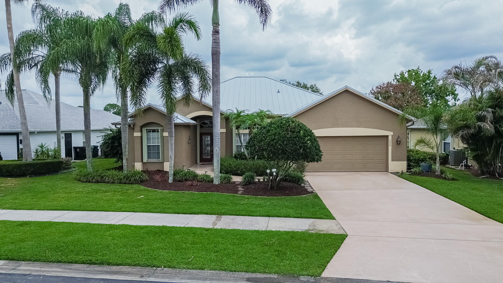 SAWGRASS LAKES, CRANE POINTE - Residential
