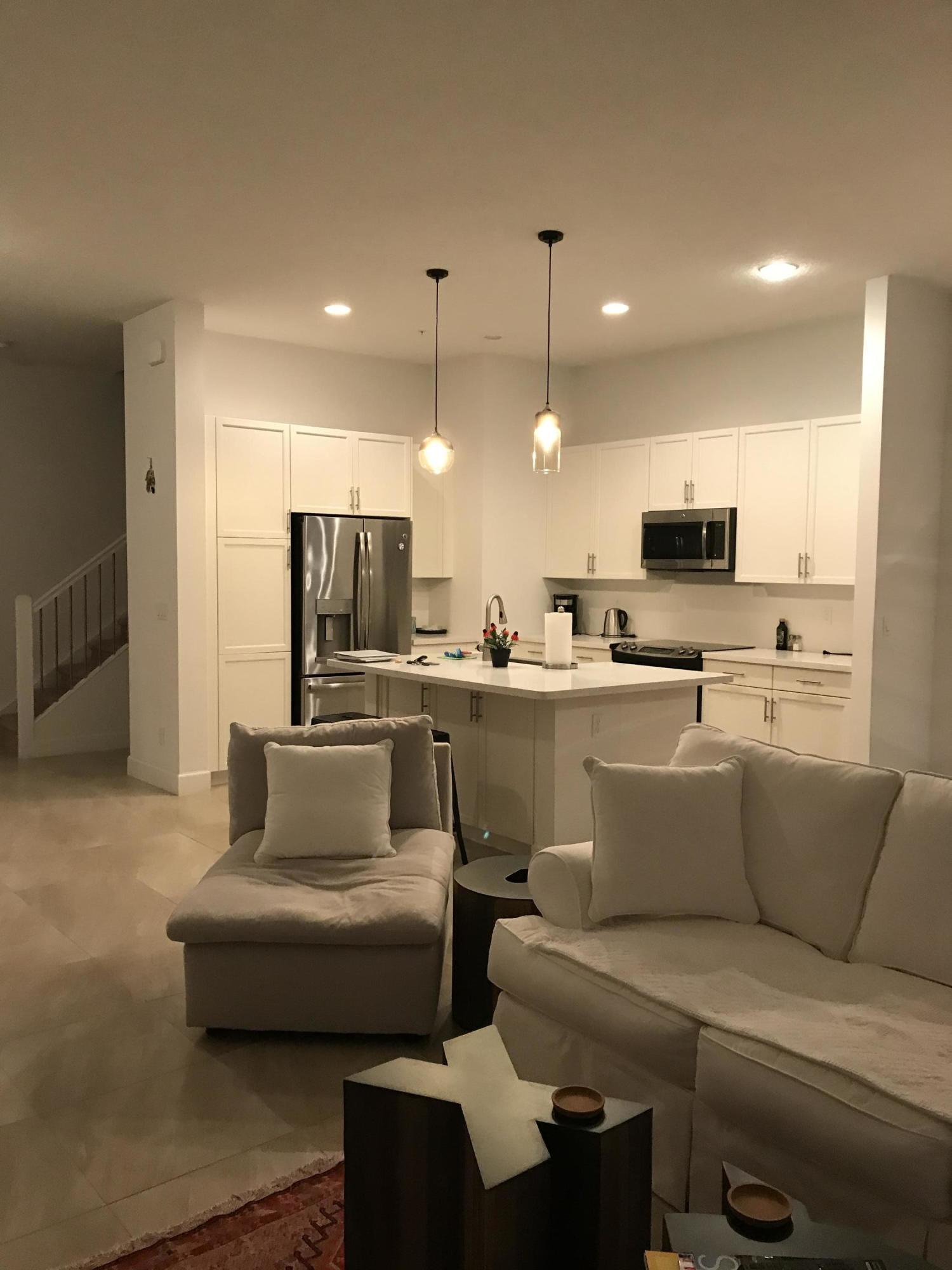 POINTE 100 CONDO - Residential