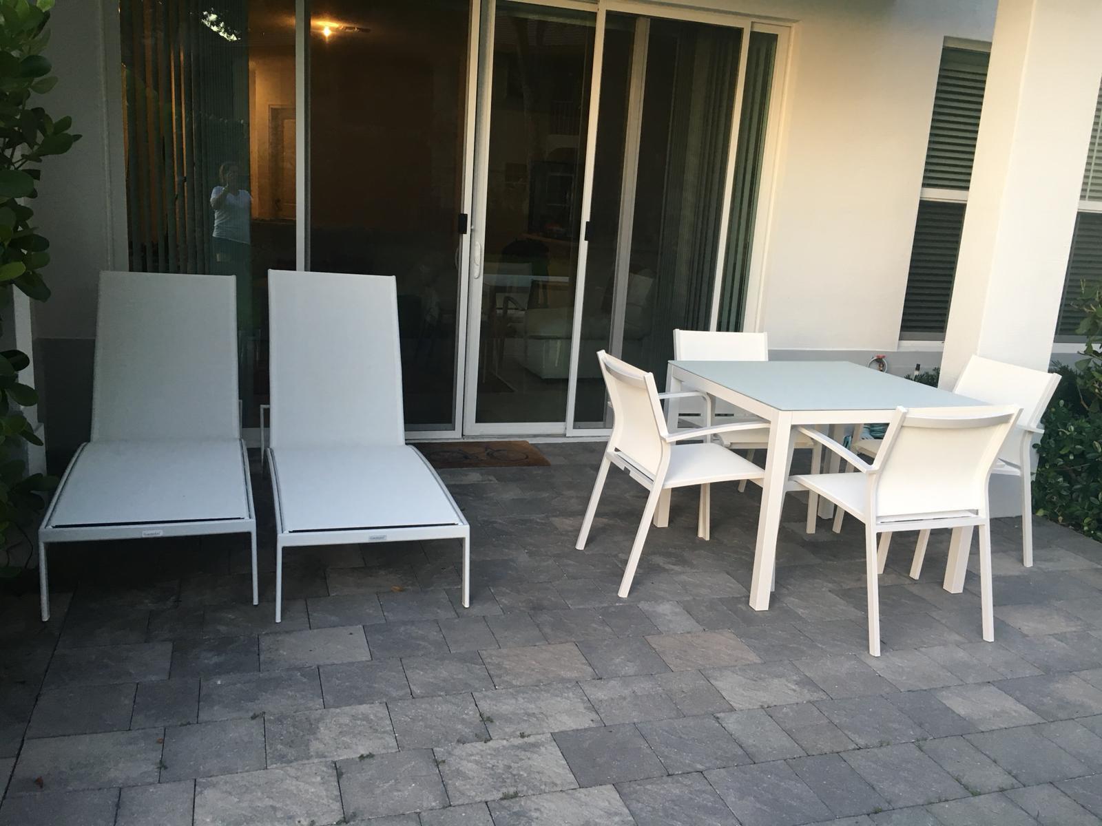 POINTE 100 CONDO - Residential