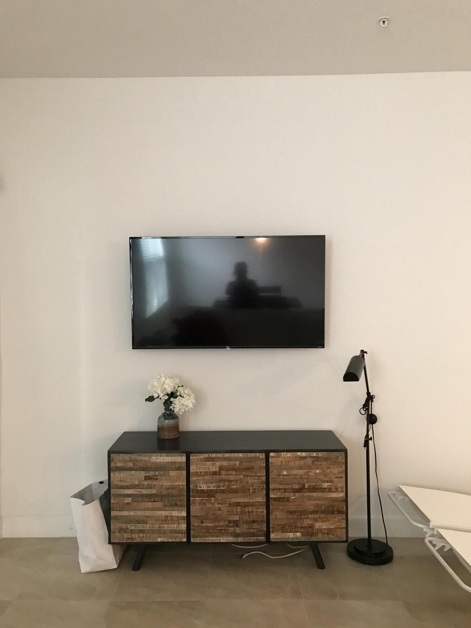 POINTE 100 CONDO - Residential