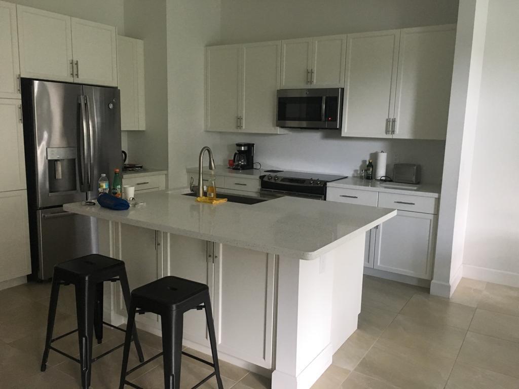 POINTE 100 CONDO - Residential