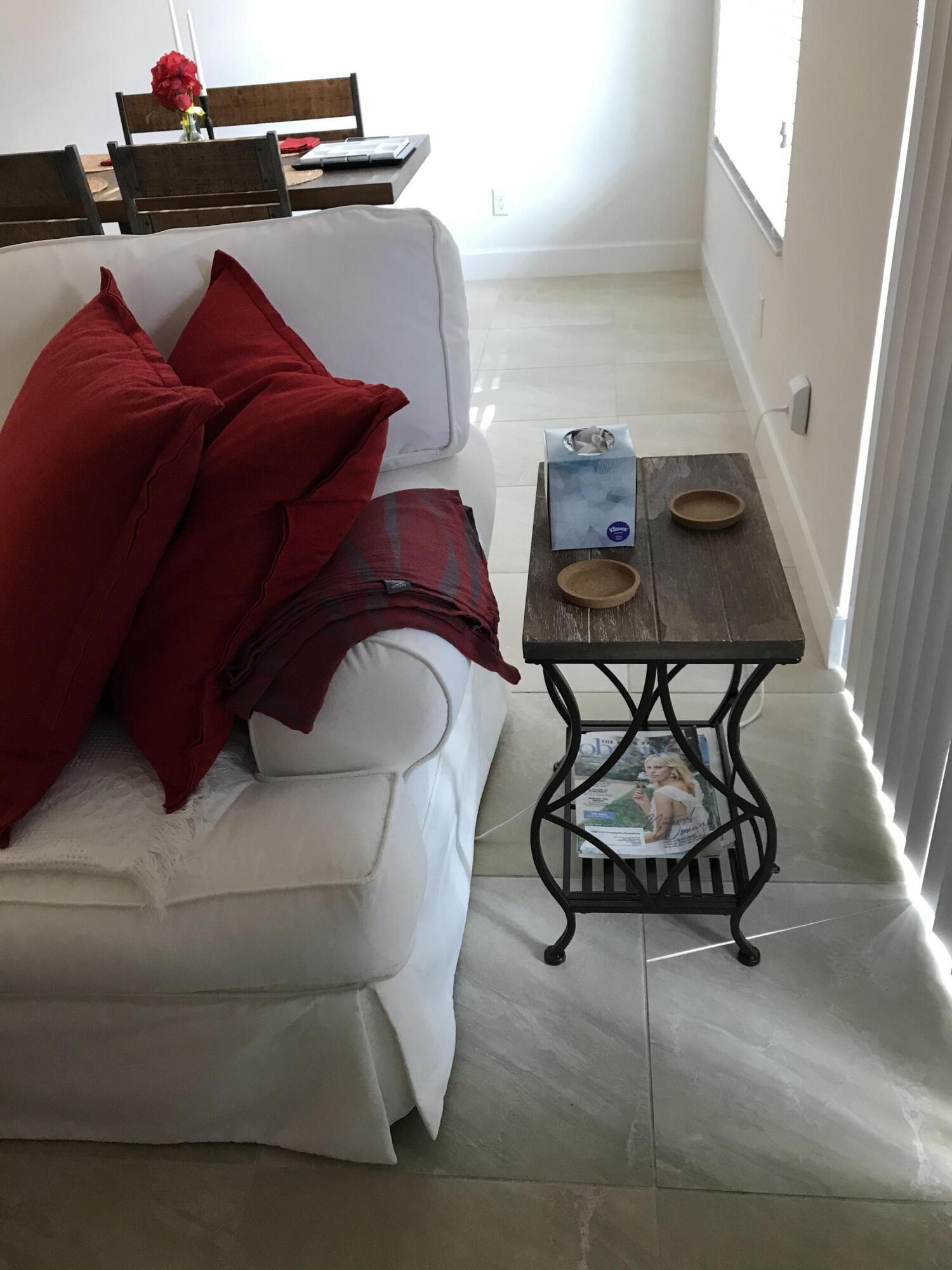 POINTE 100 CONDO - Residential