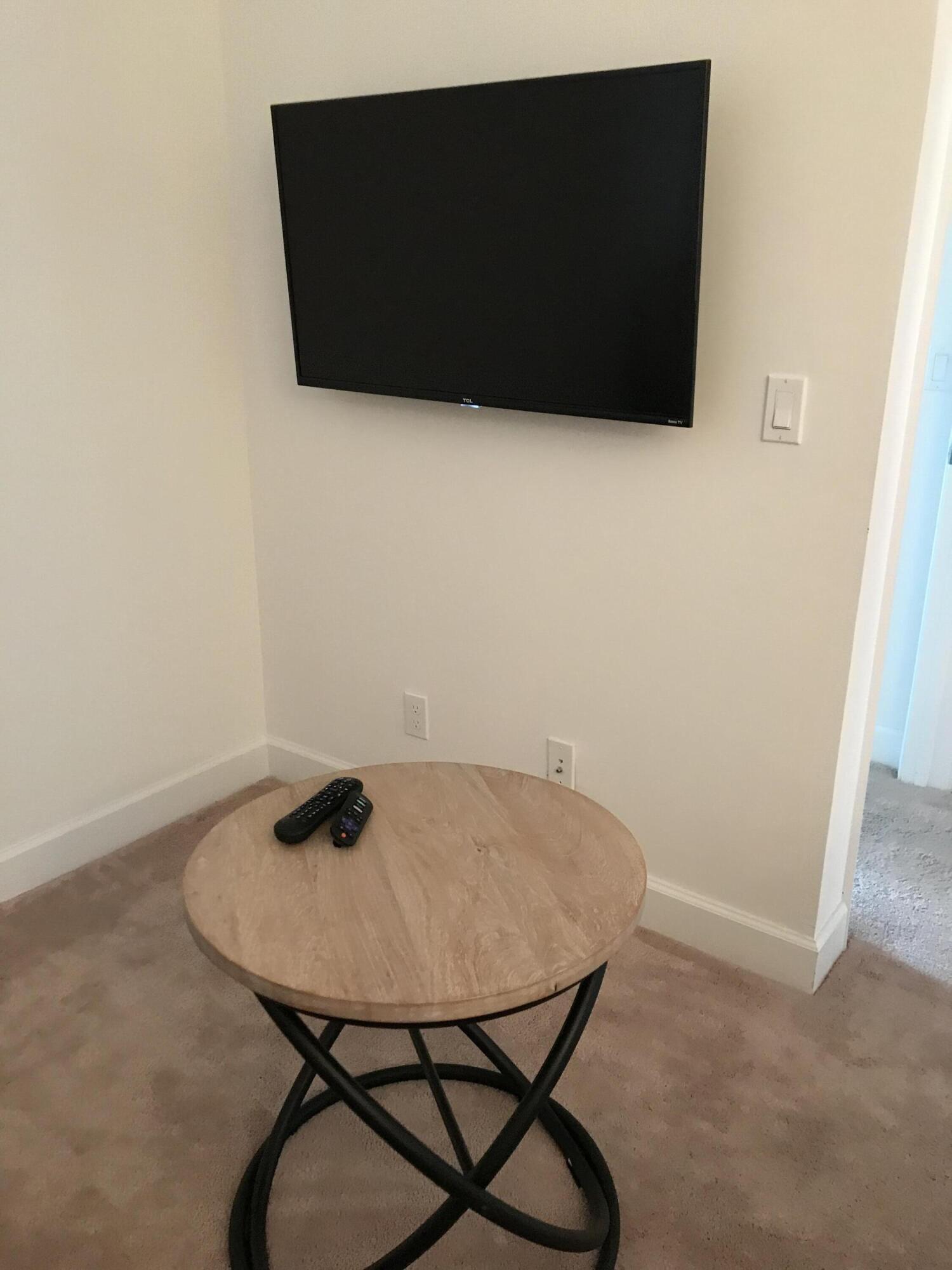 POINTE 100 CONDO - Residential