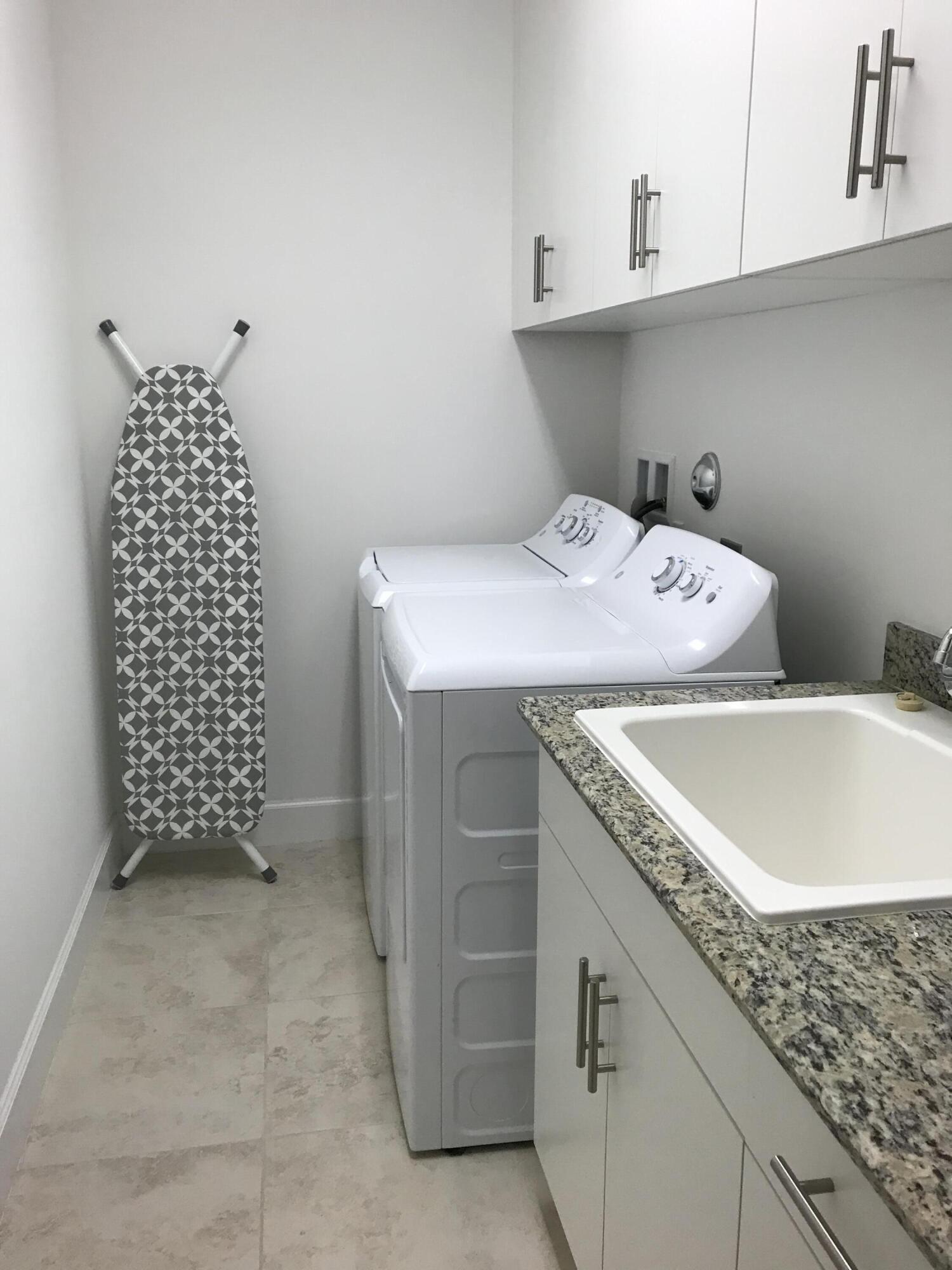 POINTE 100 CONDO - Residential