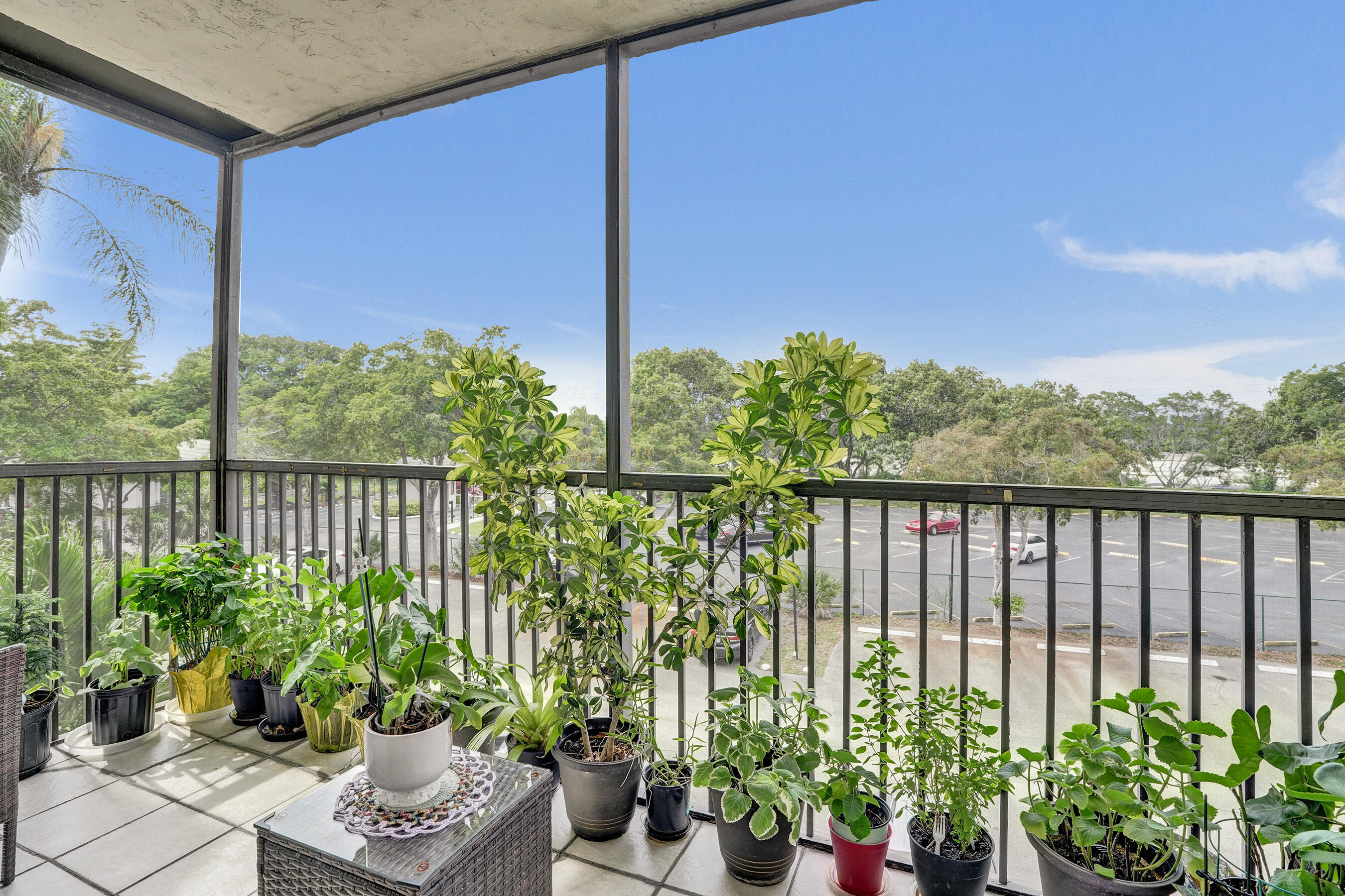 INVERWOOD CONDO - Residential