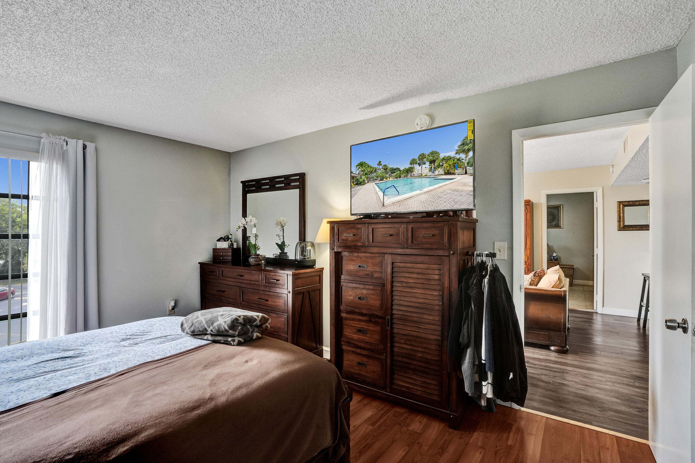 INVERWOOD CONDO - Residential