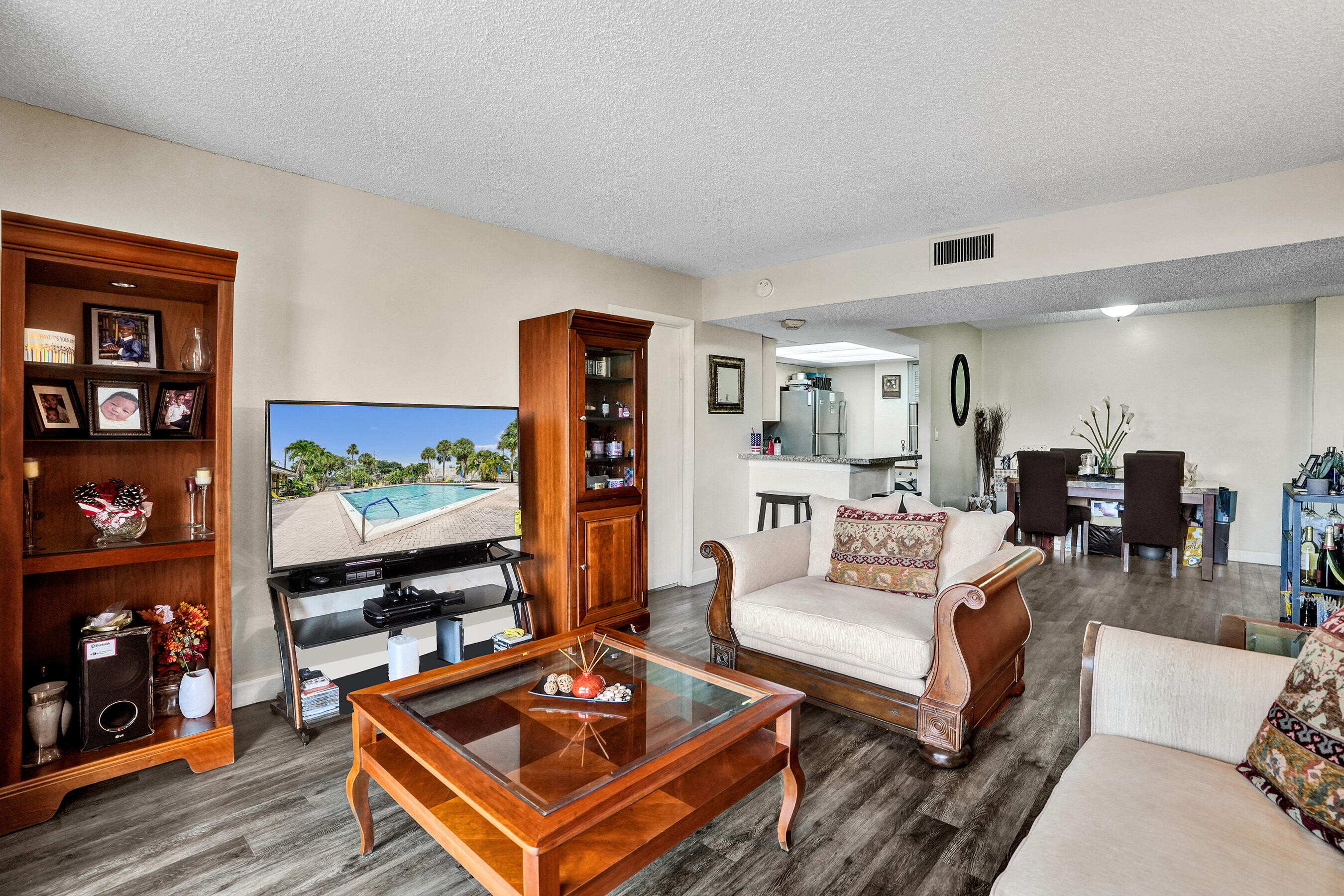 INVERWOOD CONDO - Residential
