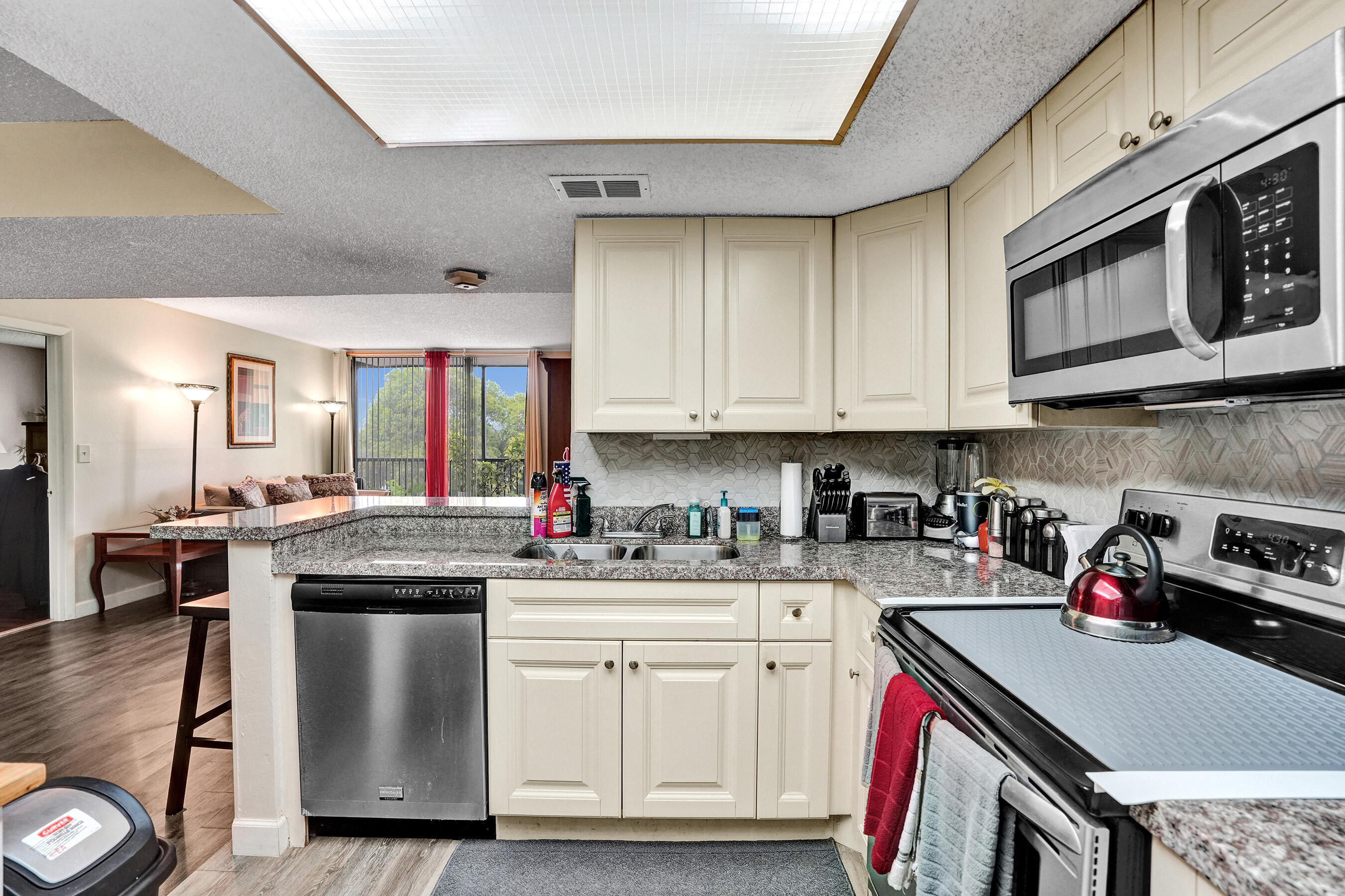 INVERWOOD CONDO - Residential