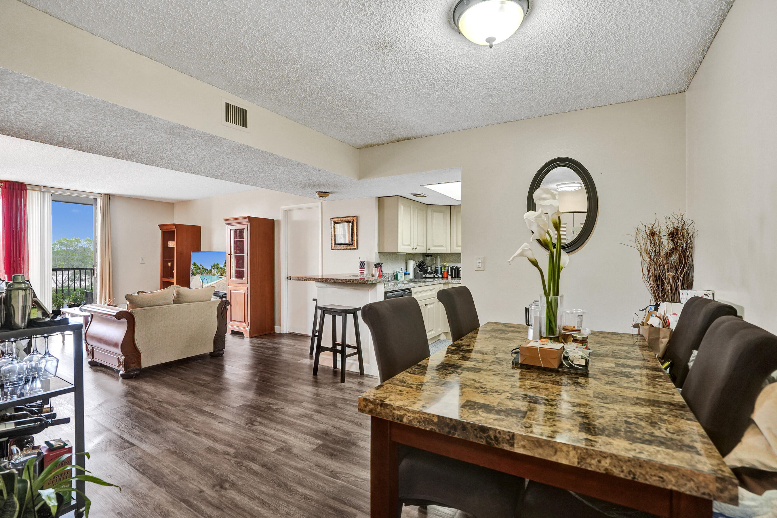 INVERWOOD CONDO - Residential