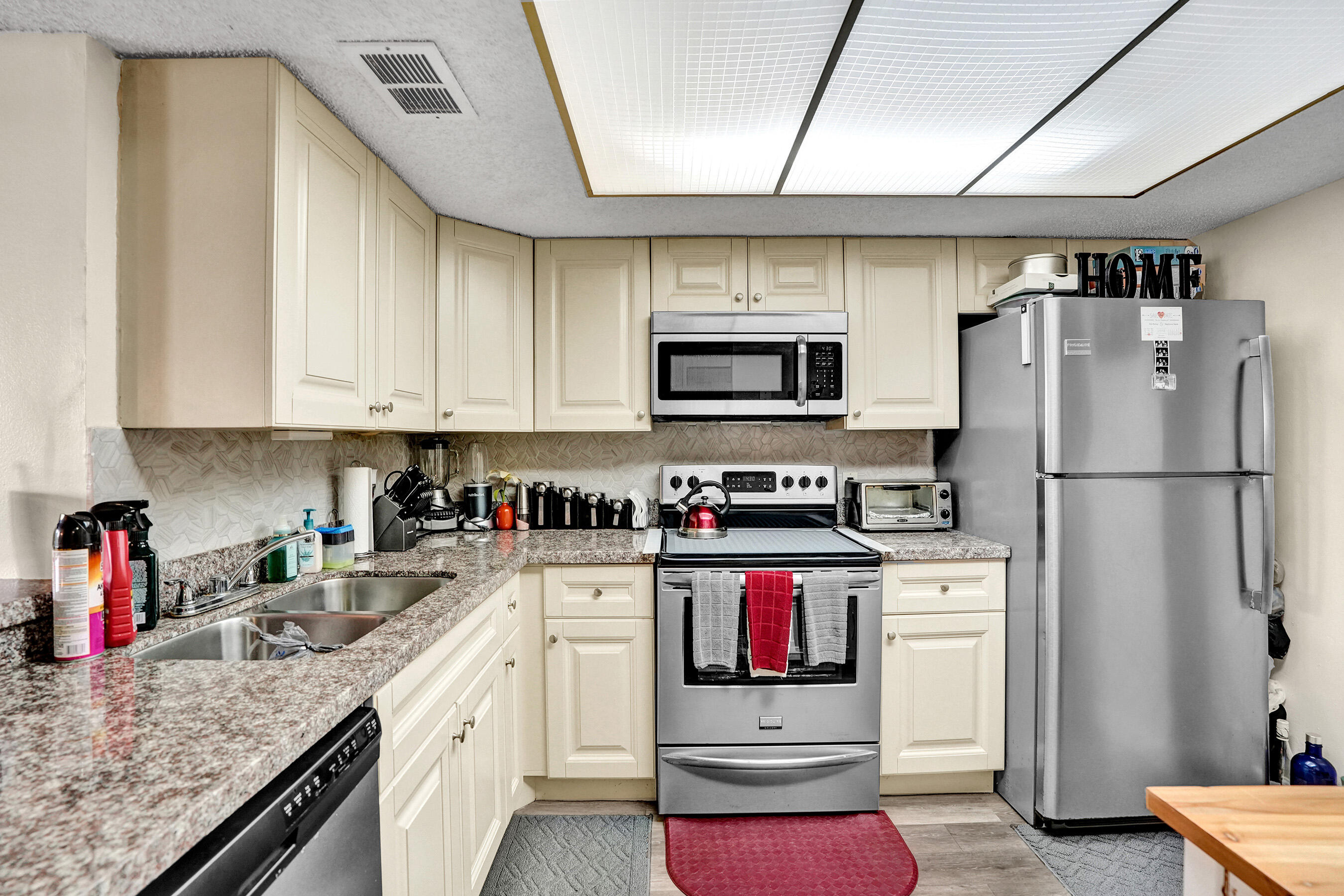 INVERWOOD CONDO - Residential
