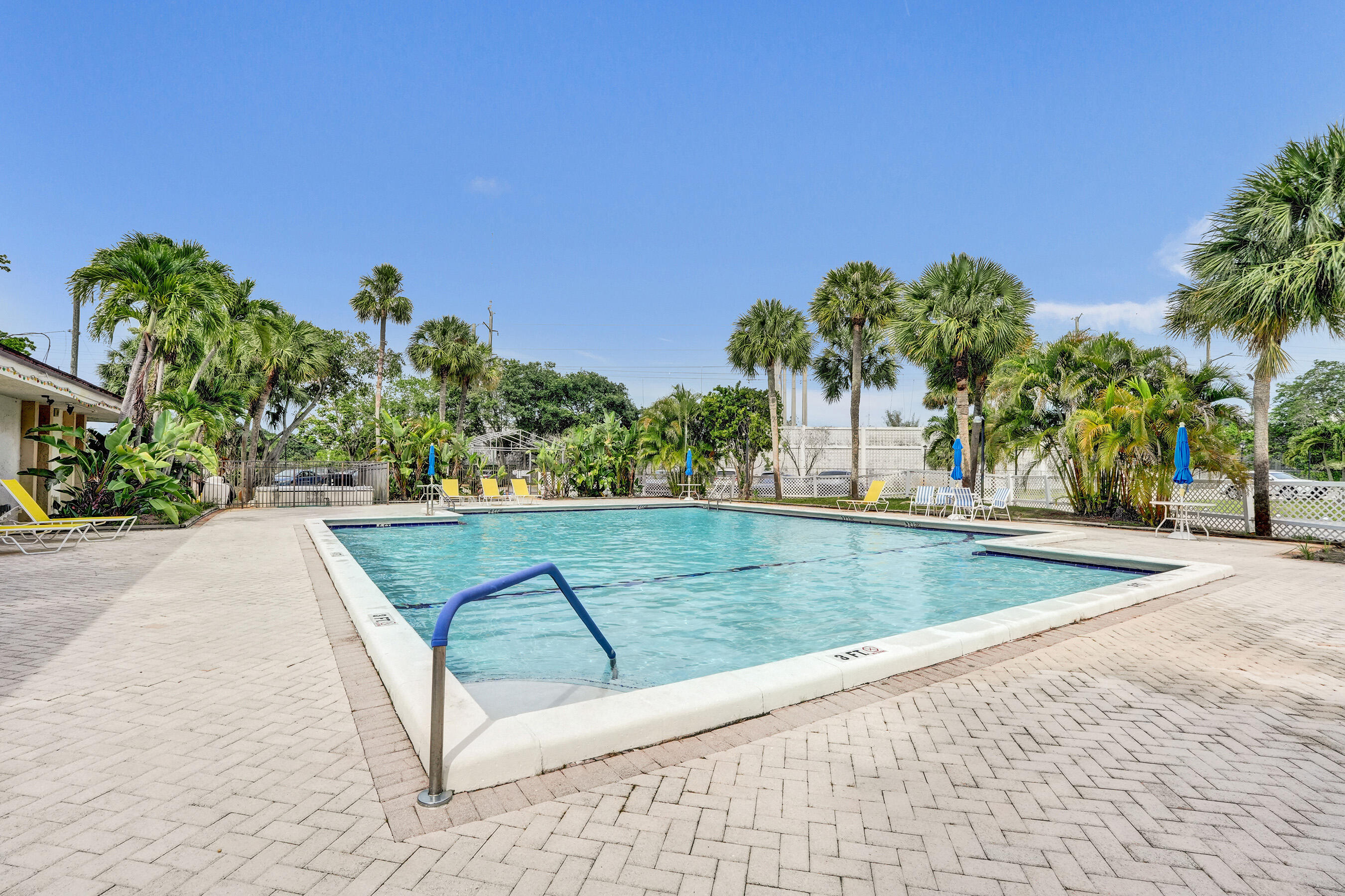 INVERWOOD CONDO - Residential