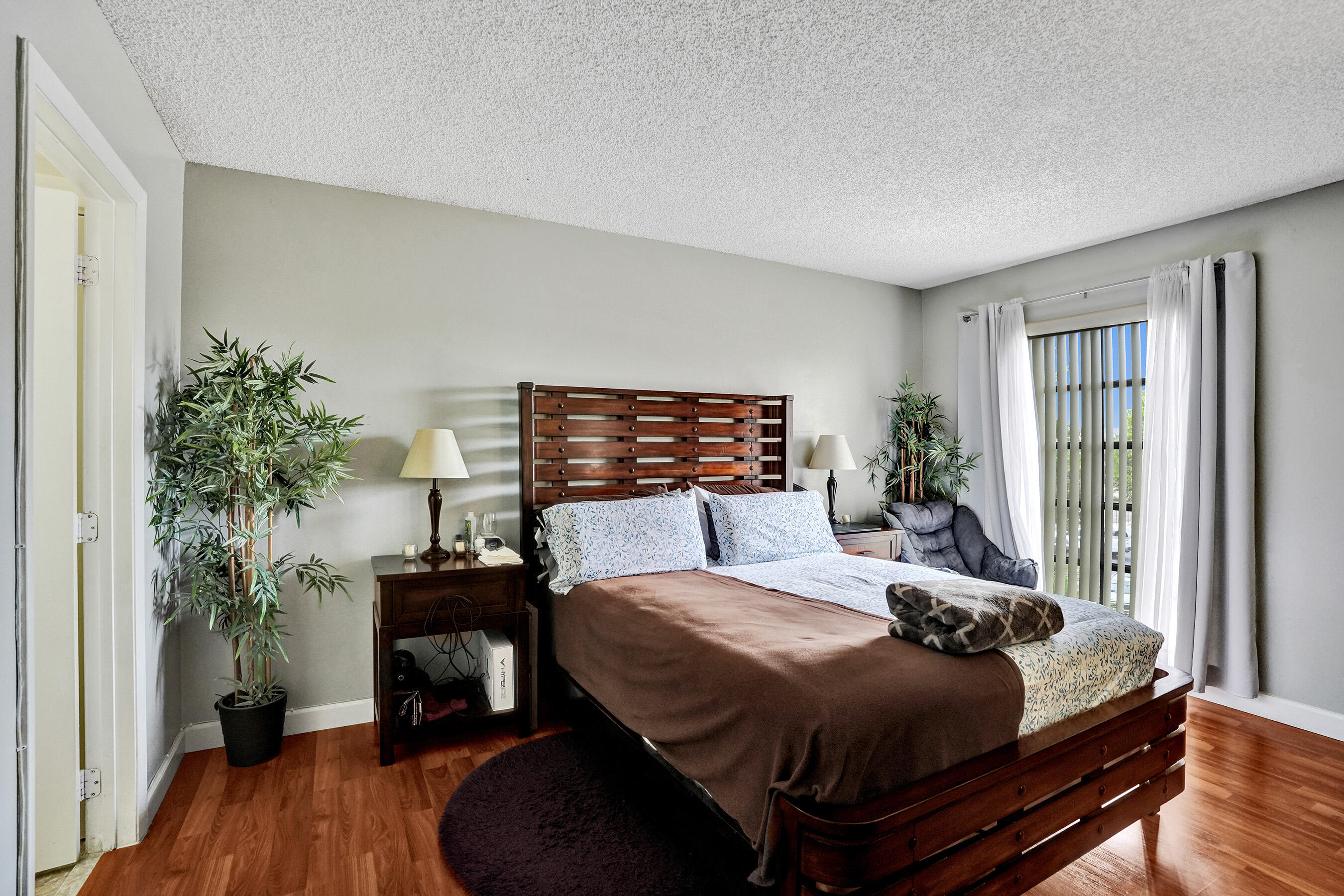 INVERWOOD CONDO - Residential