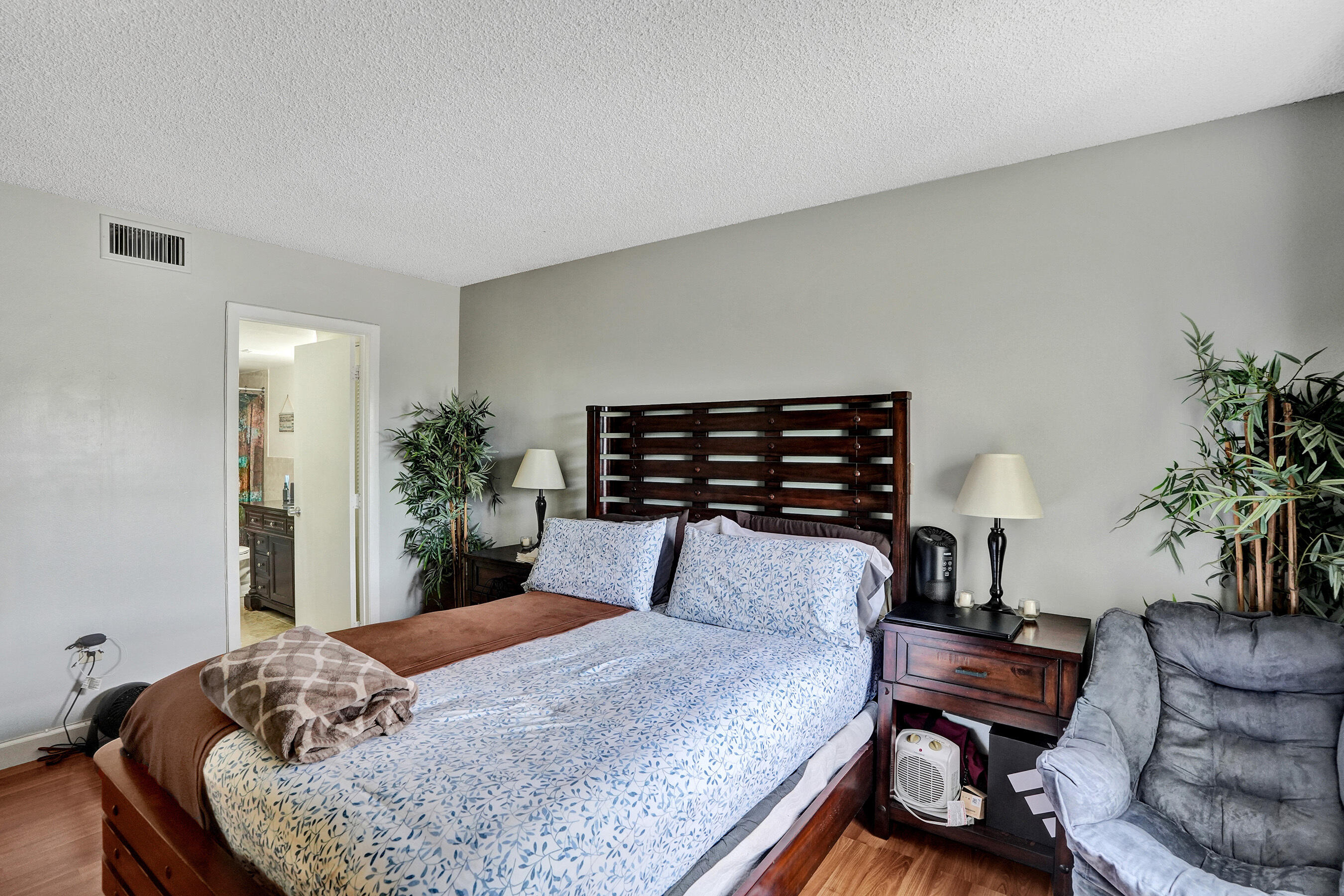 INVERWOOD CONDO - Residential