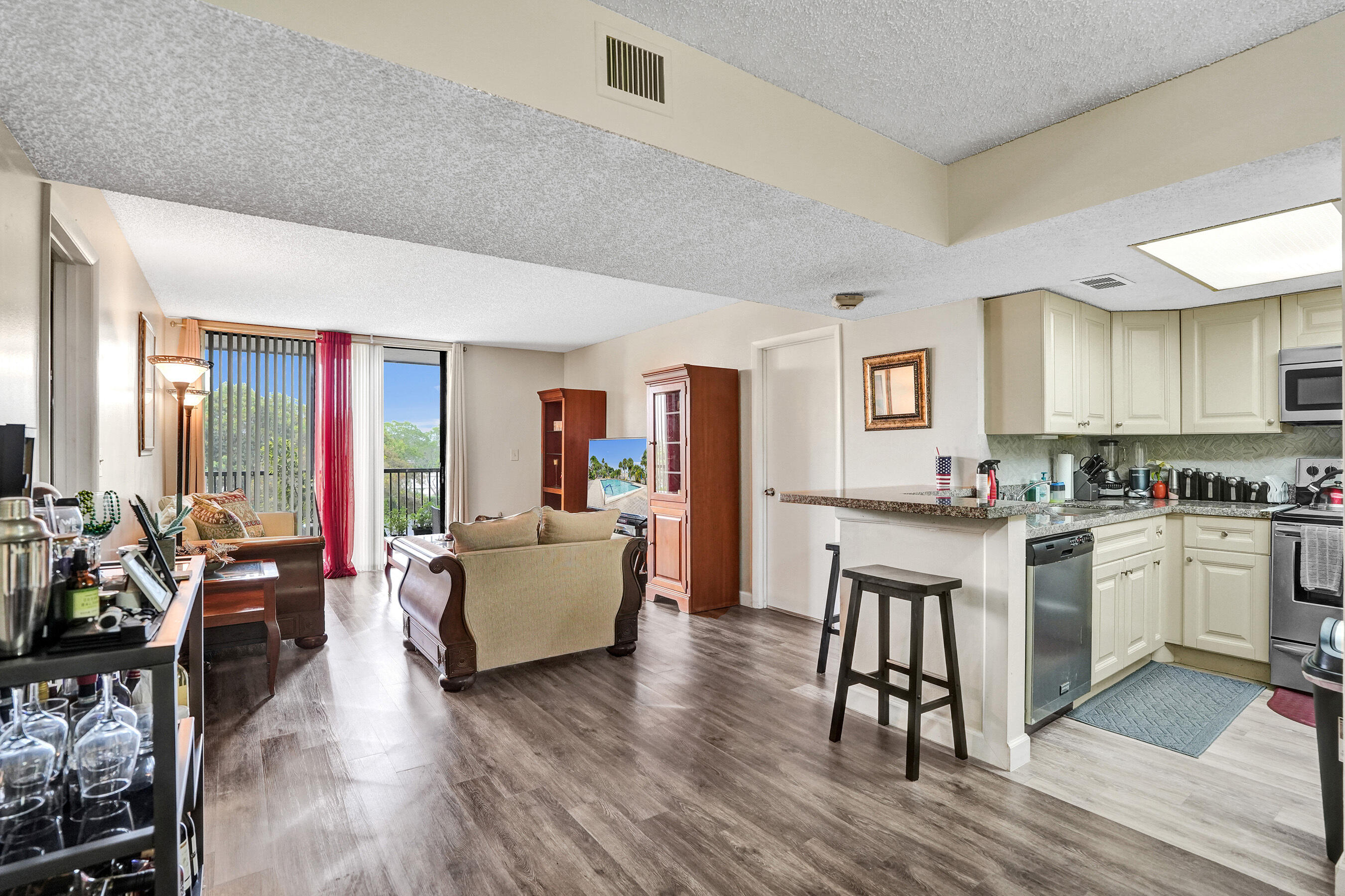INVERWOOD CONDO - Residential