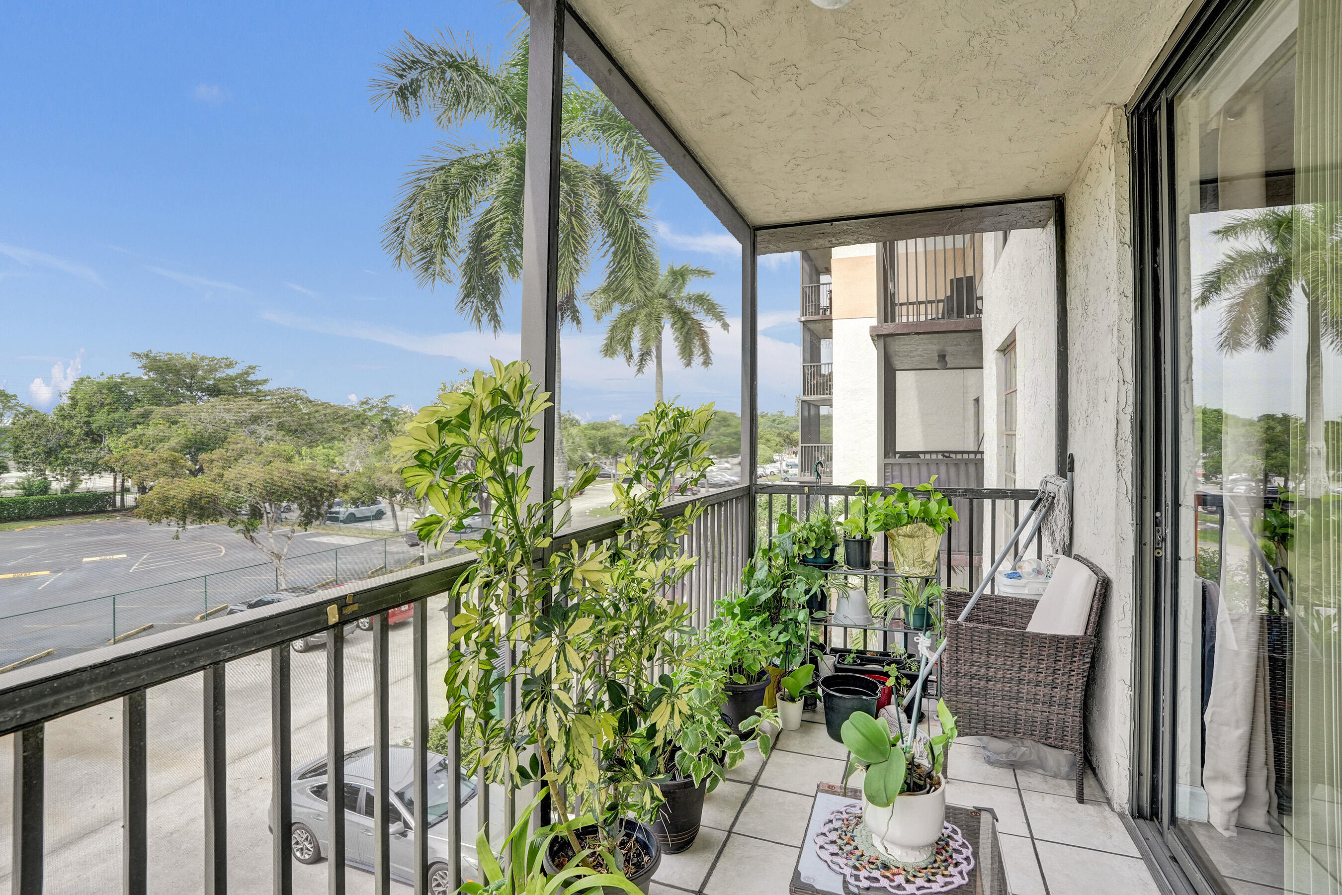 INVERWOOD CONDO - Residential