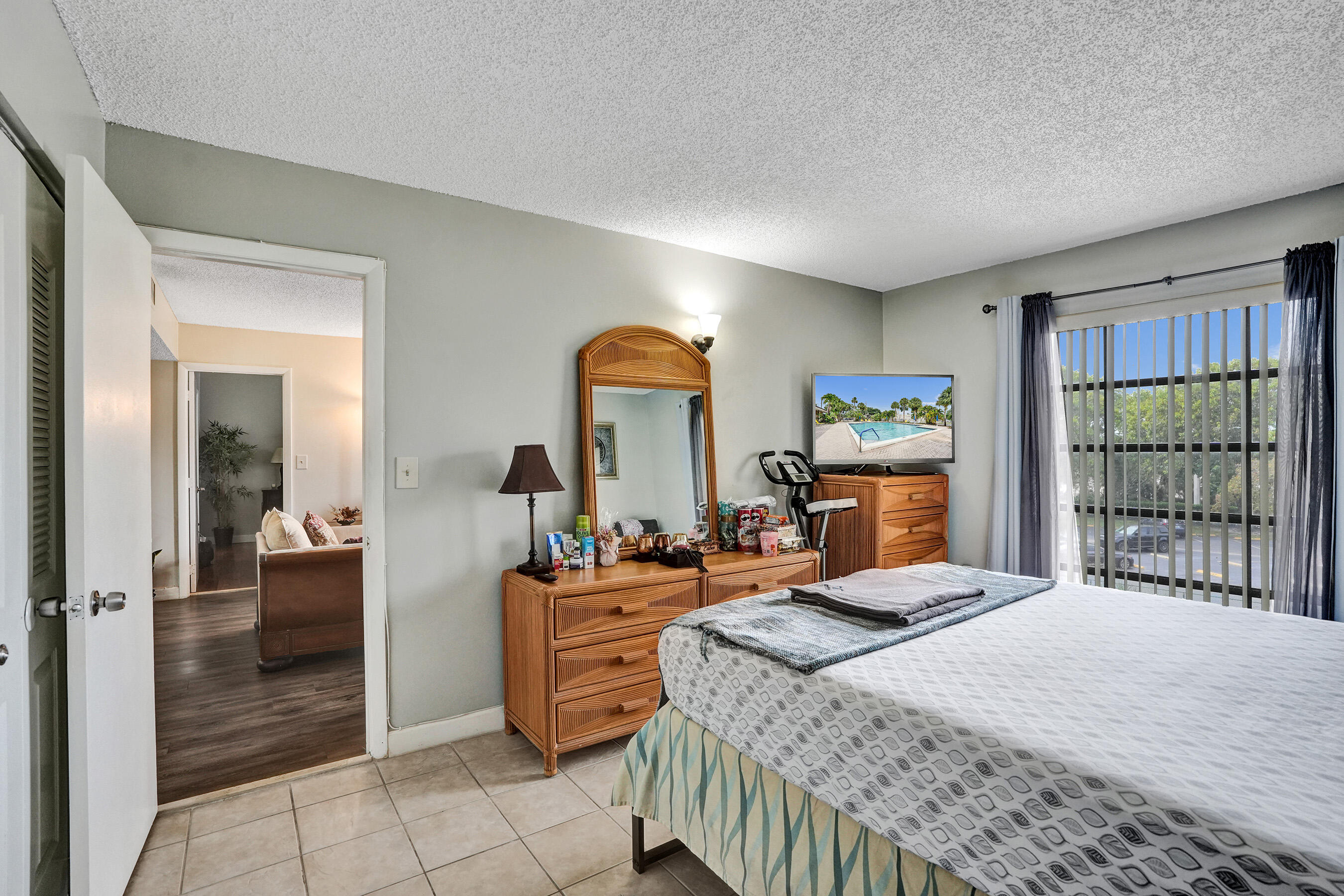 INVERWOOD CONDO - Residential