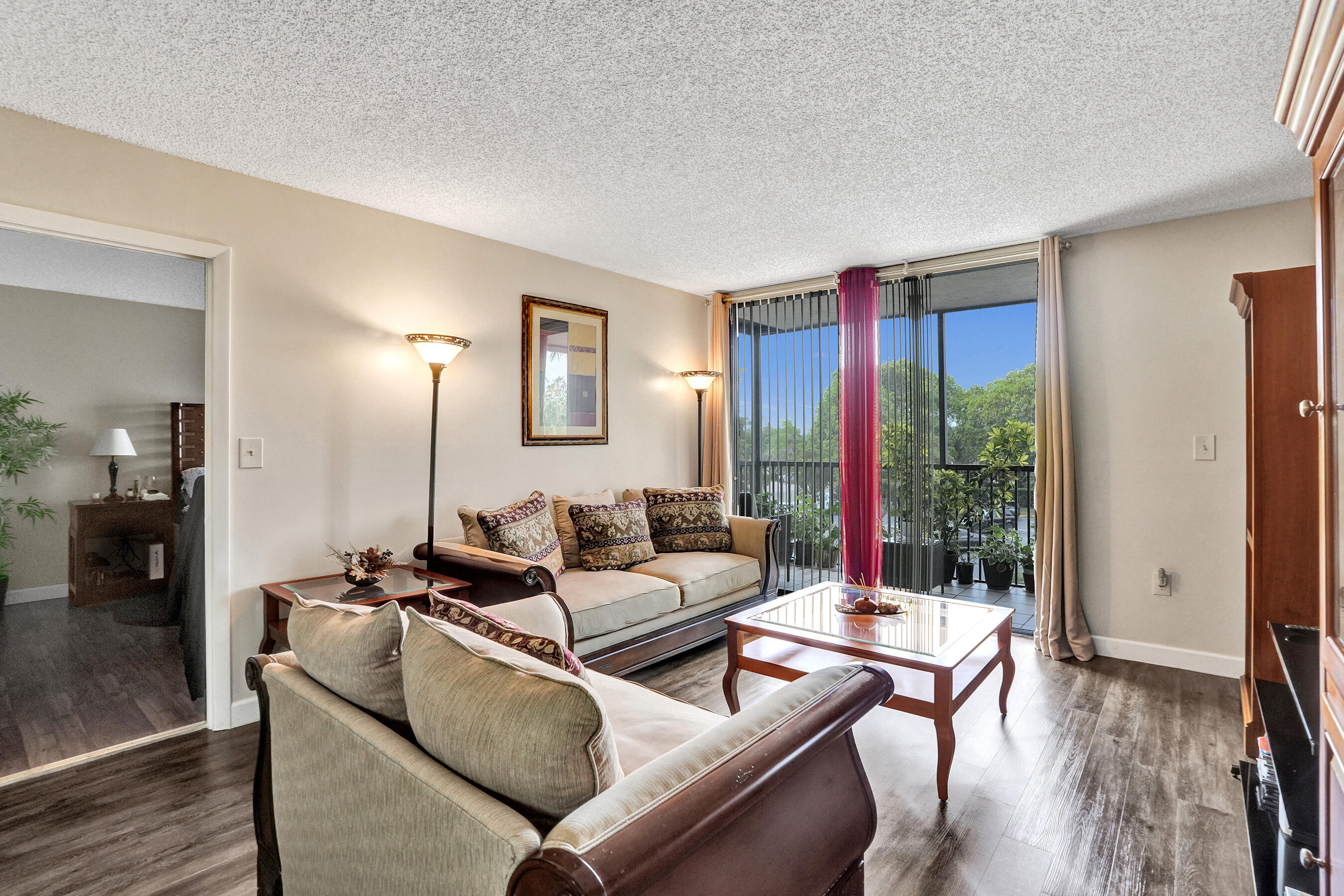 INVERWOOD CONDO - Residential