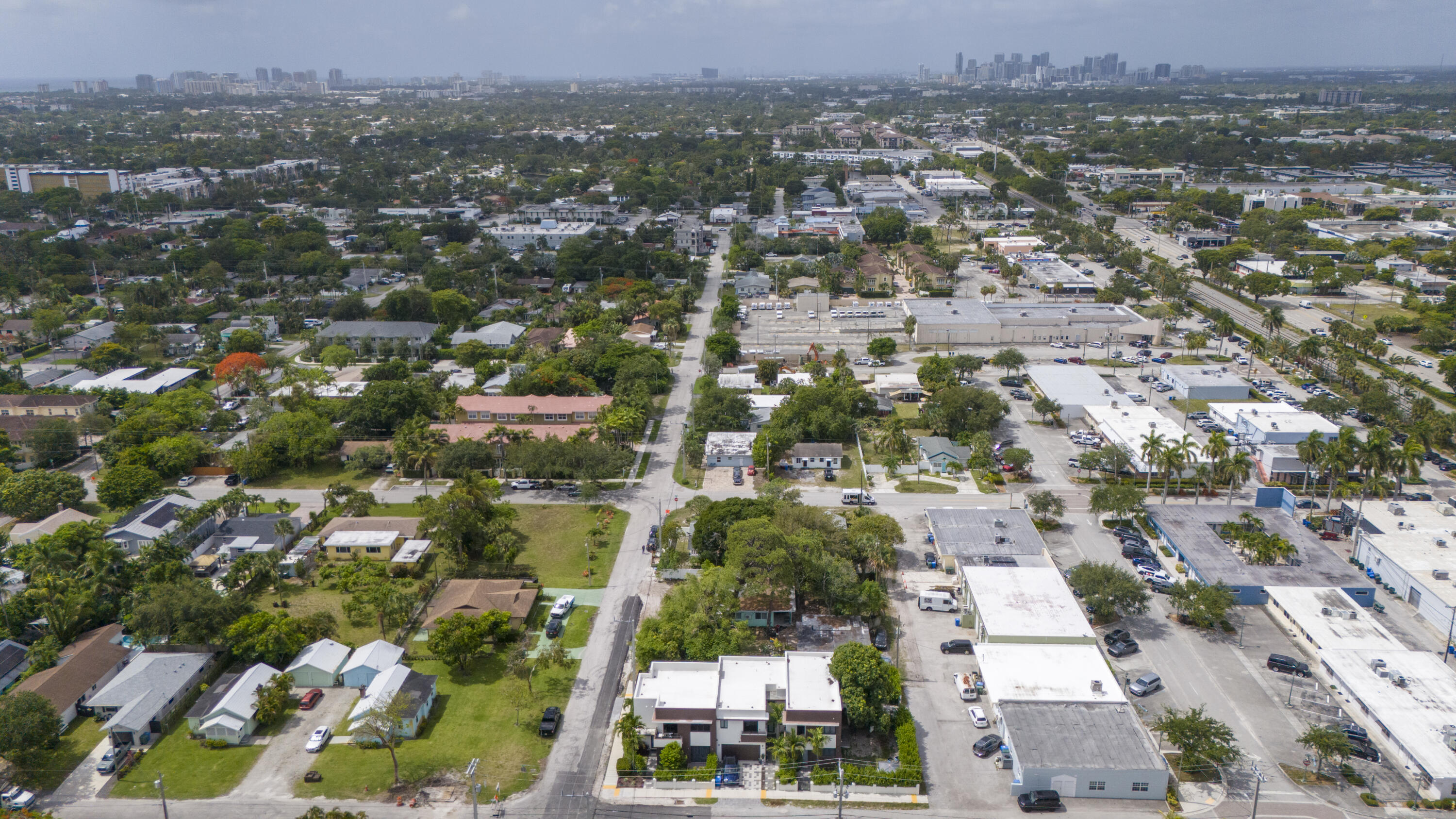 OAKLAND PARK - Residential Income