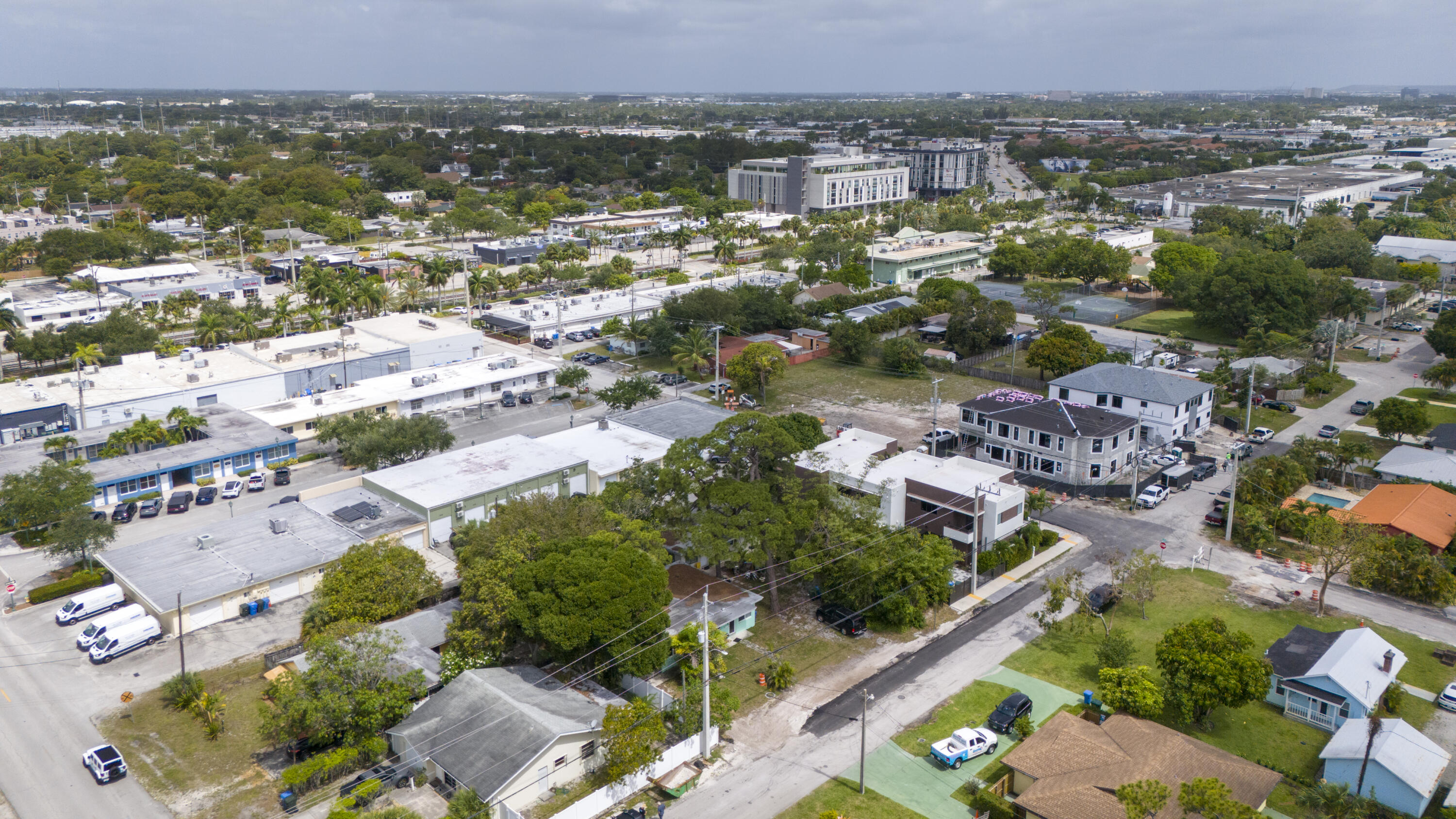 OAKLAND PARK - Residential Income