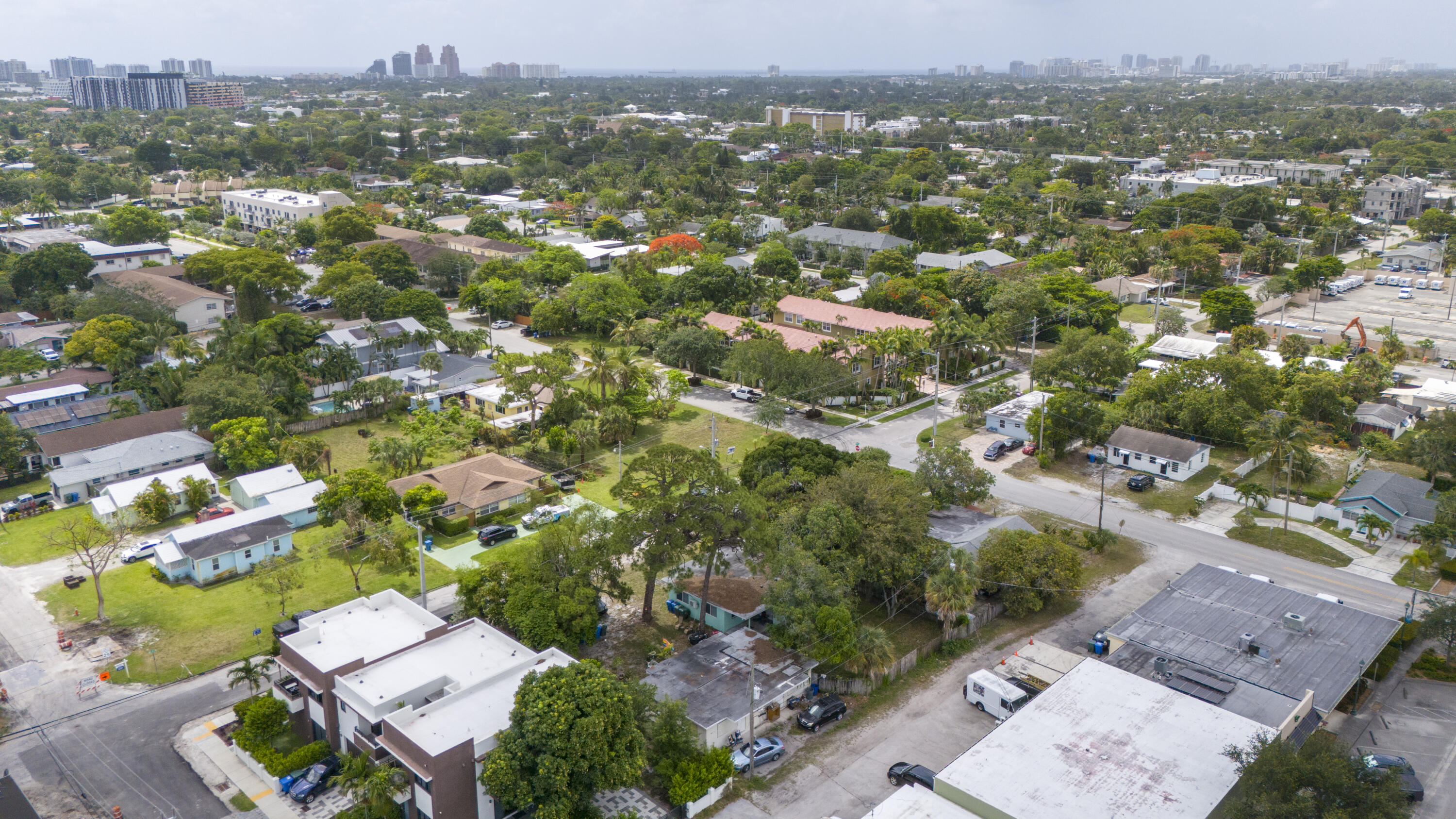 OAKLAND PARK - Residential Income