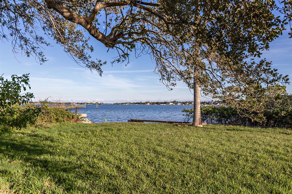 Pennock Point - Land