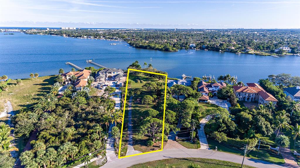 Almost 1.4 acre of vacant land on the River, just waiting for you to come build your dream home. 157.45 feet of waterfront. 40 foot boat max. Please call listing agent for further information.