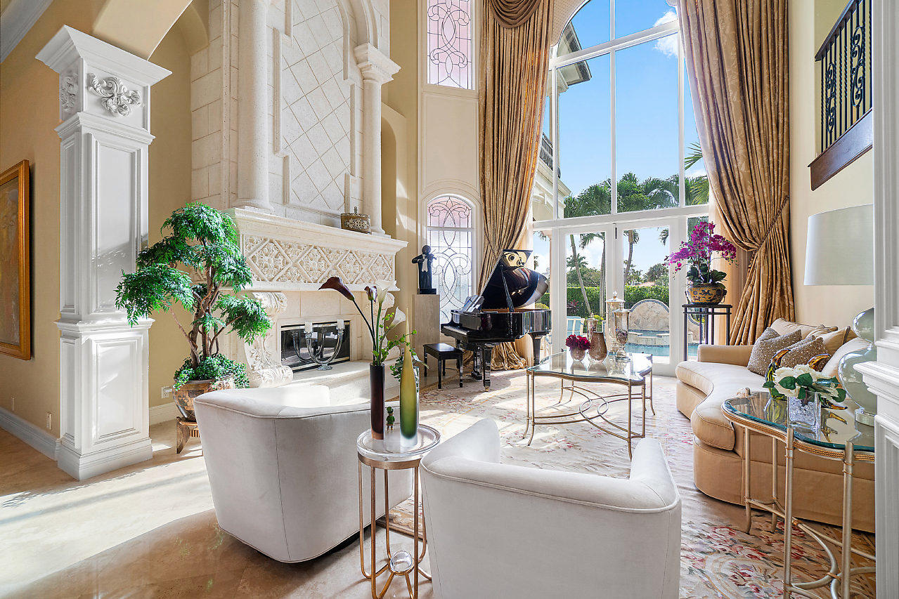 ROYAL PALM YACHT & COUNTRY CLUB - Residential