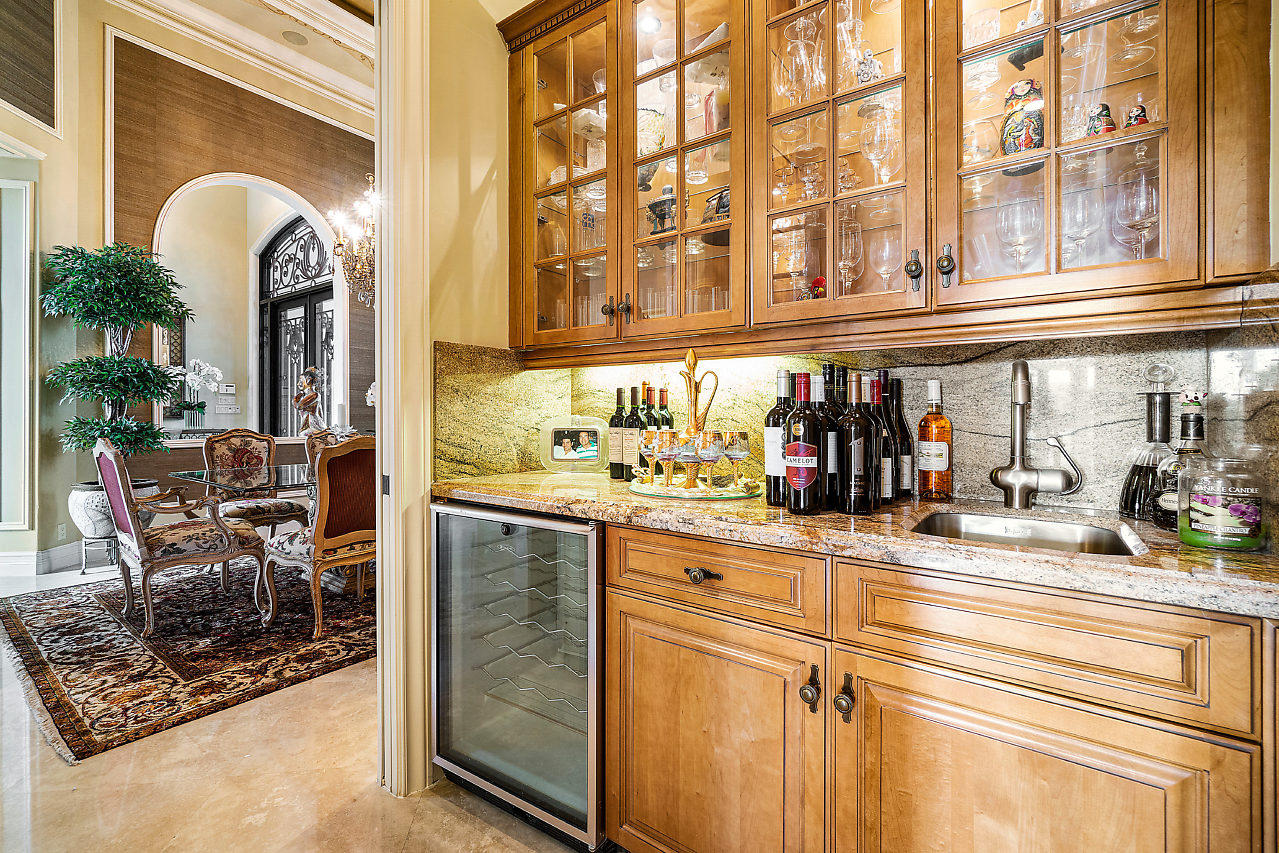 ROYAL PALM YACHT & COUNTRY CLUB - Residential