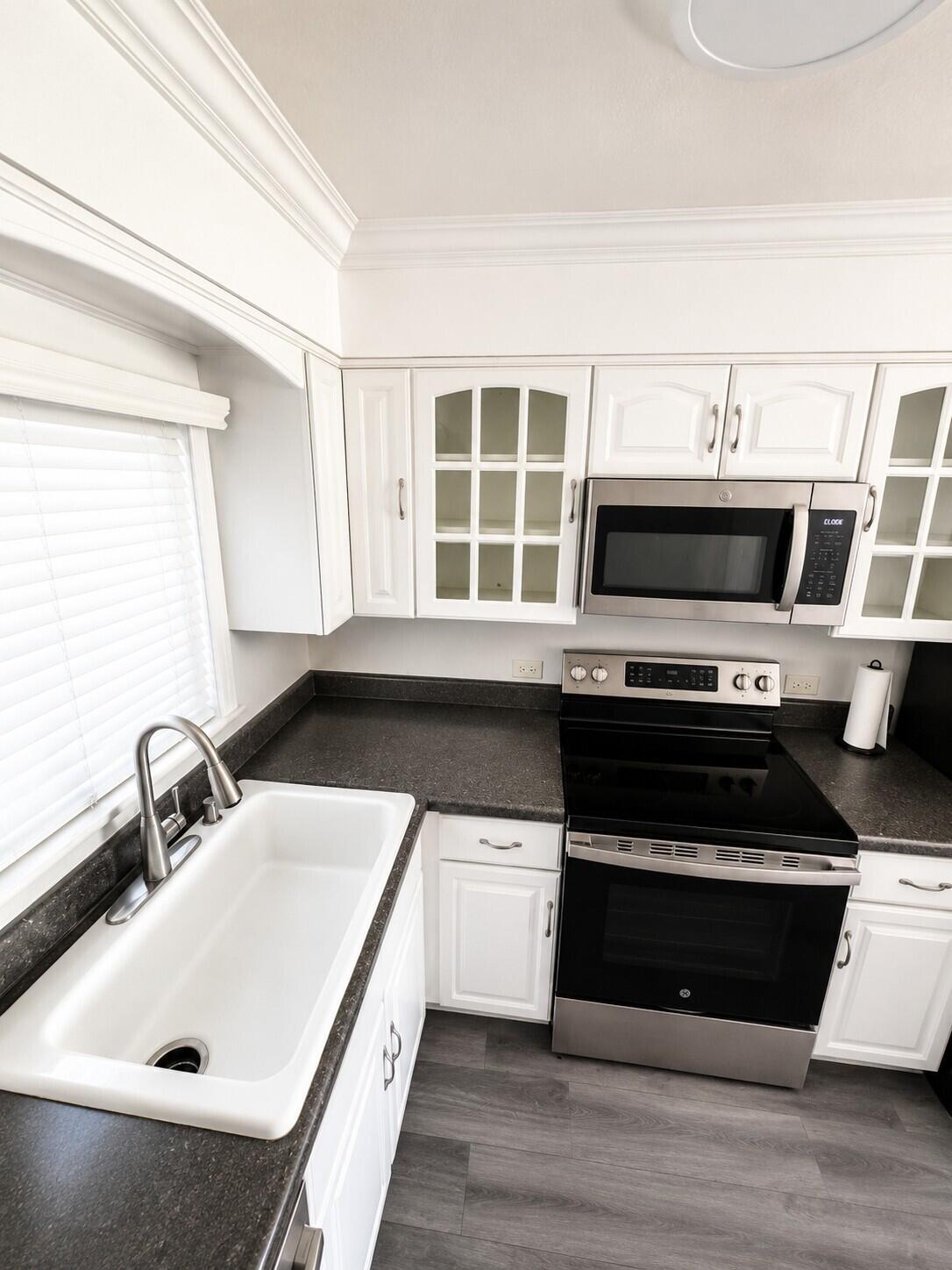 LAKE SHORE CONDO - Residential Lease