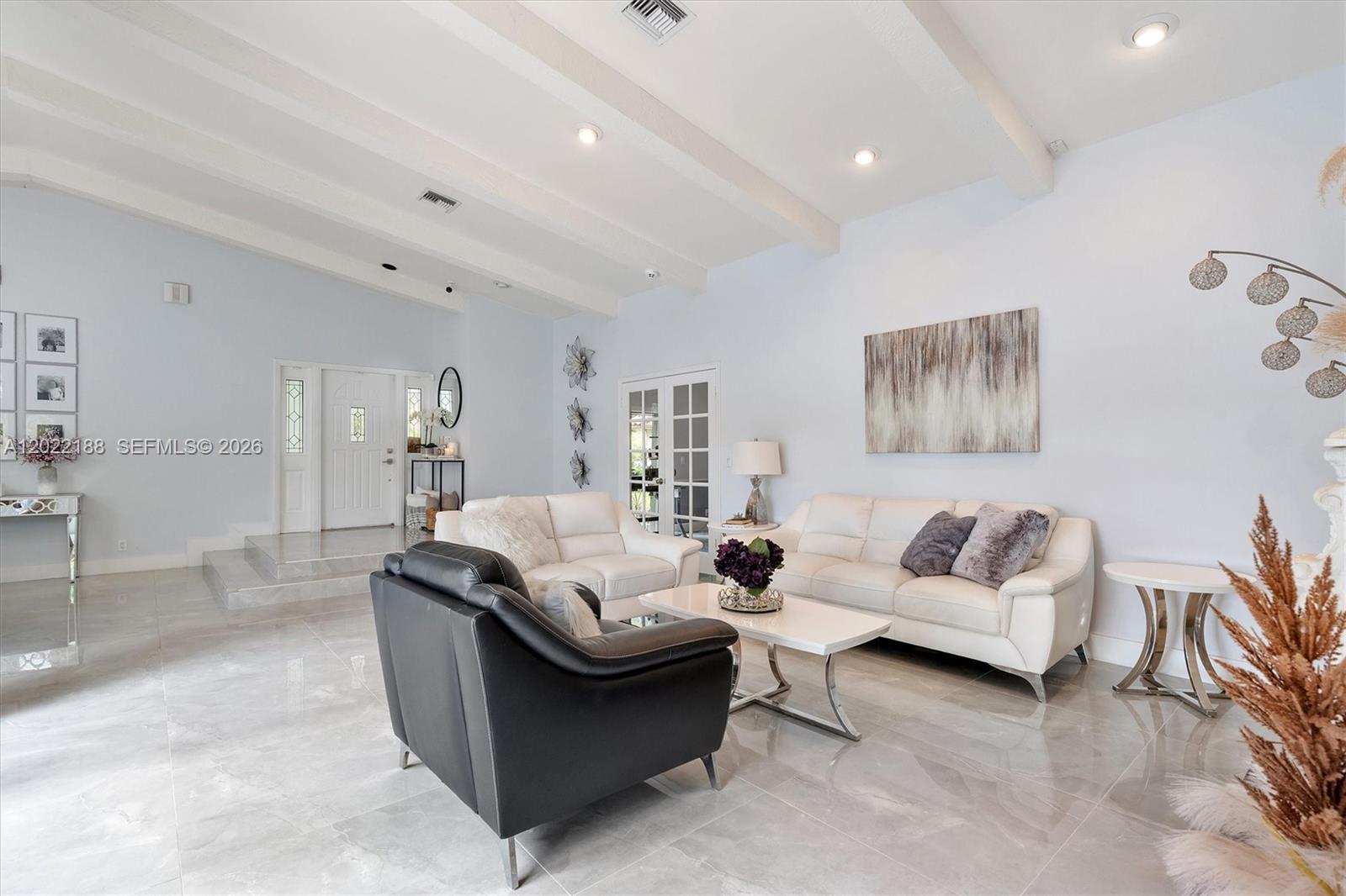 JACARANDA VILLAS - Residential